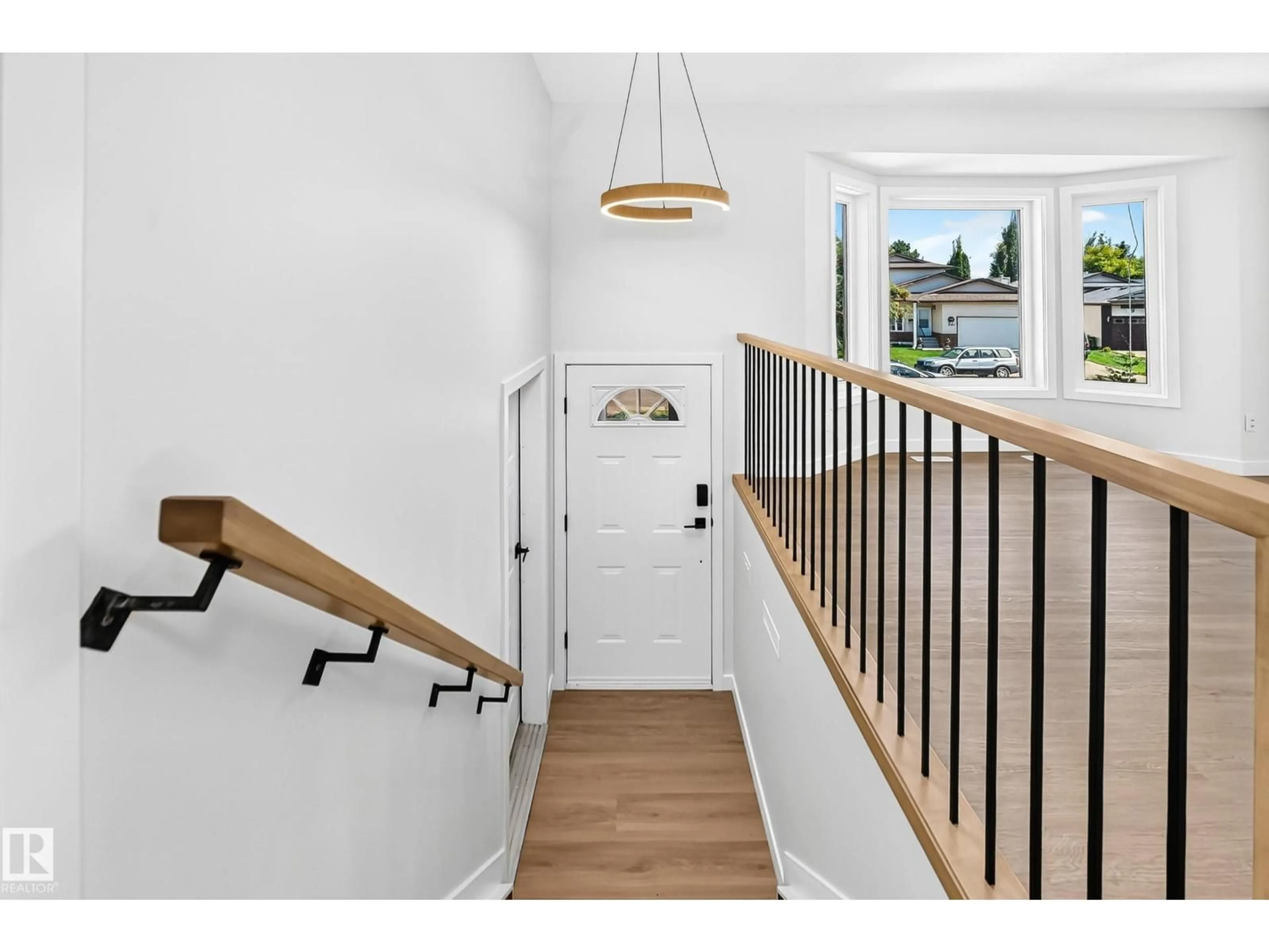 Indoor entryway for NW - 17816 94 ST, Edmonton Alberta T5Z2G9