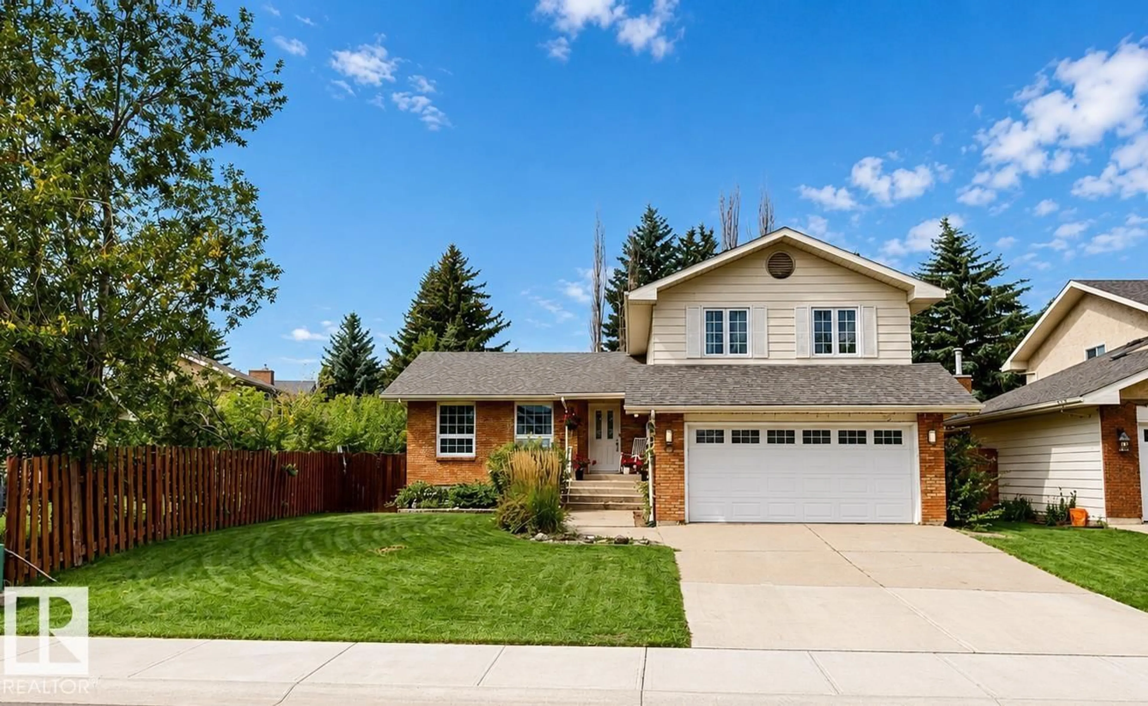 Home with vinyl exterior material, street for 76 GARIEPY CR, Edmonton Alberta T6M1A1