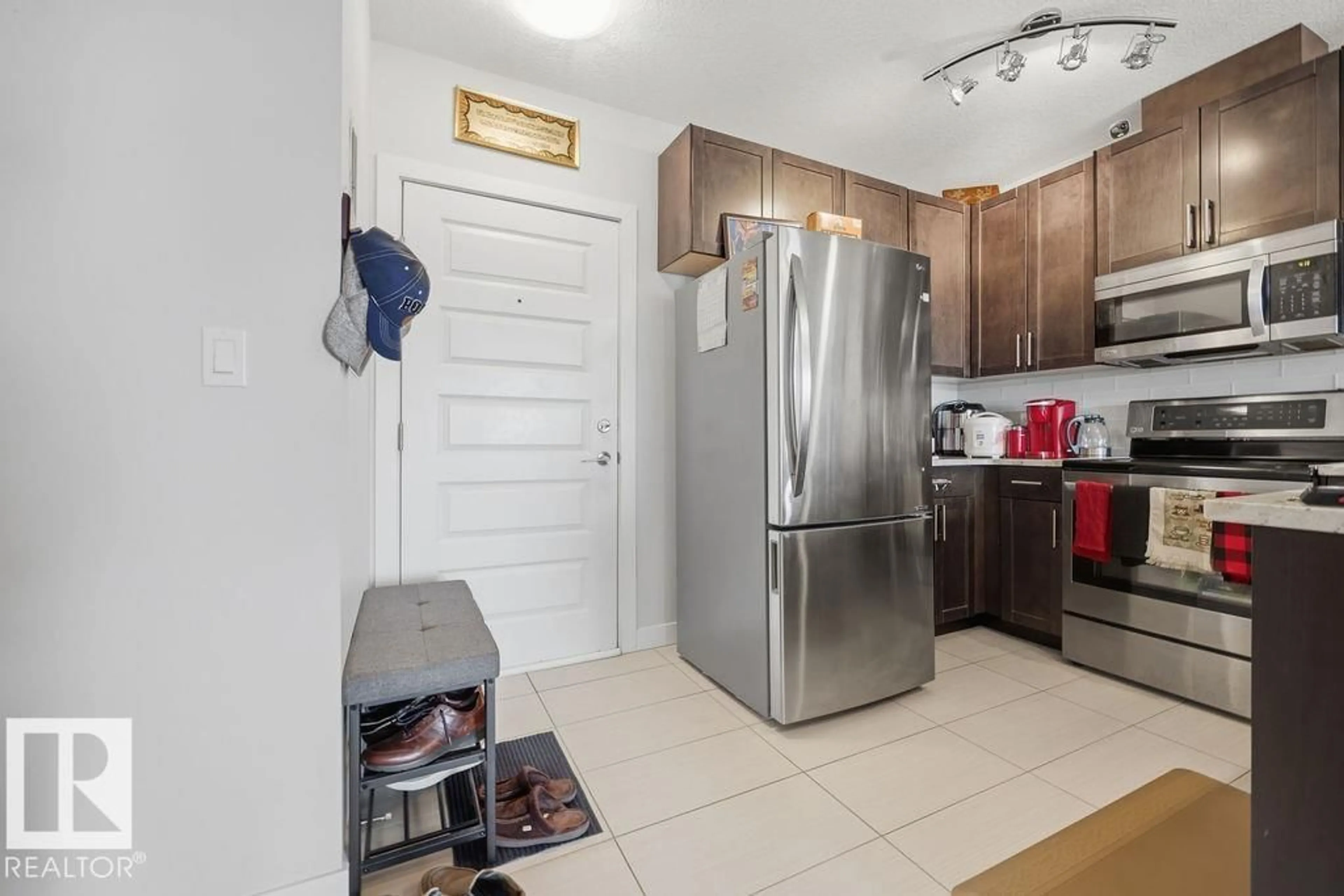 Standard kitchen, ceramic/tile floor for 5151 - 433 WINDERMERE BV, Edmonton Alberta T6W2K4