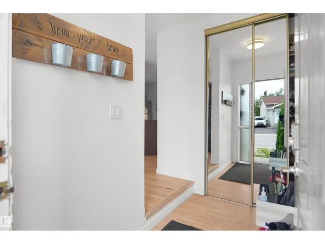 18322 71A AV, Edmonton 5