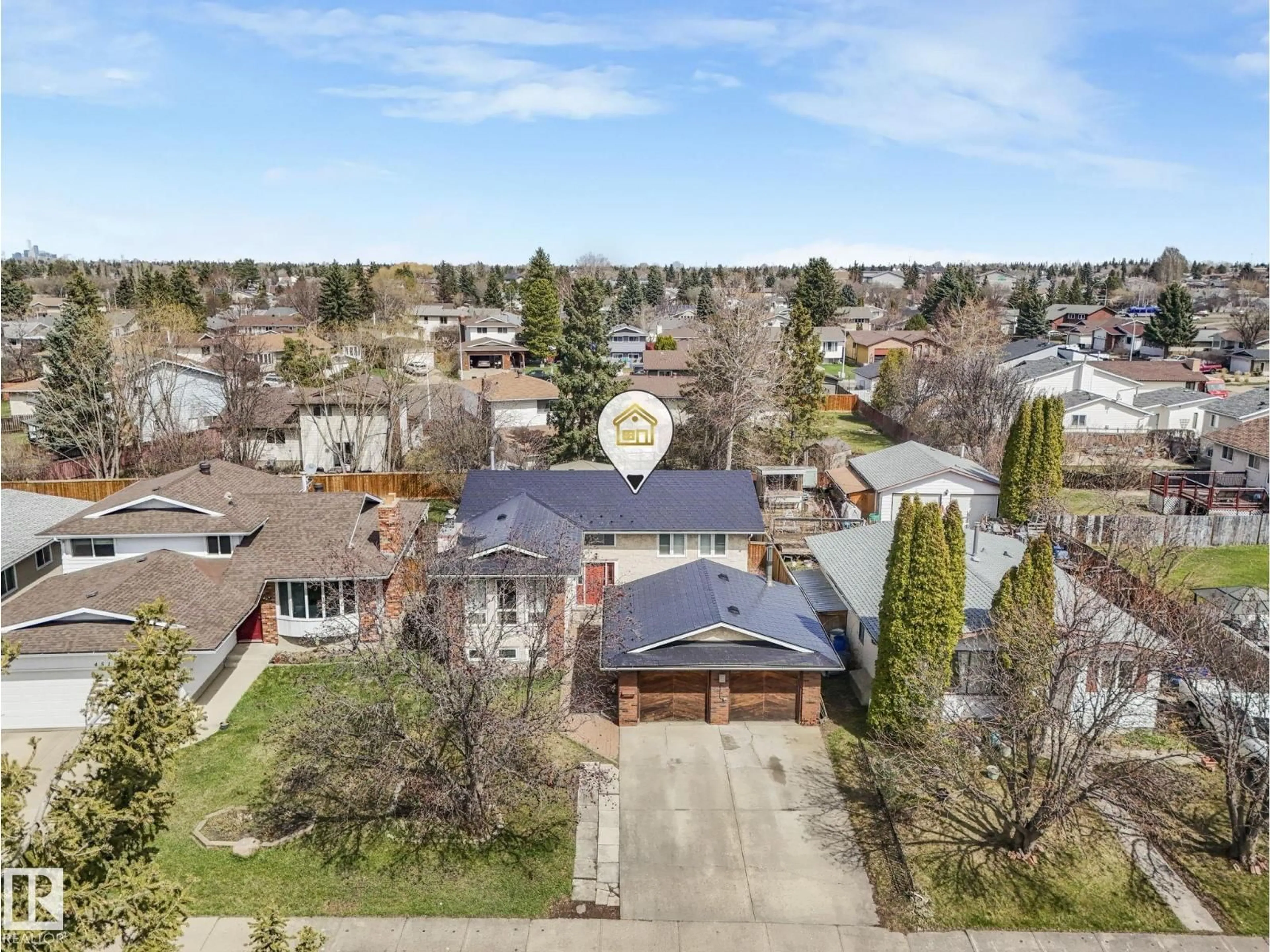 A pic from outside/outdoor area/front of a property/back of a property/a pic from drone, street for NW - 4512 20A AV, Edmonton Alberta T6L2Z5