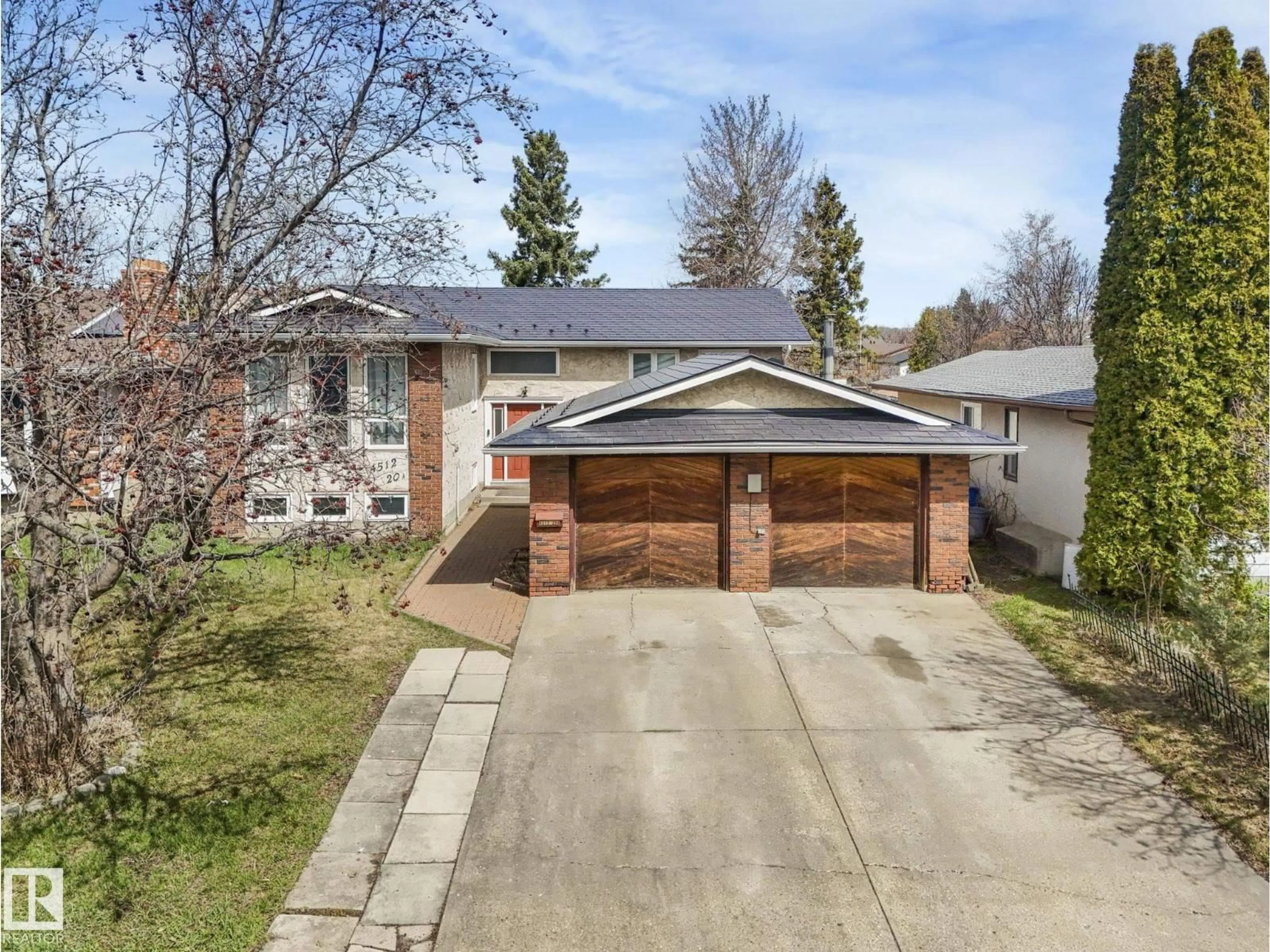 A pic from outside/outdoor area/front of a property/back of a property/a pic from drone, street for NW - 4512 20A AV, Edmonton Alberta T6L2Z5