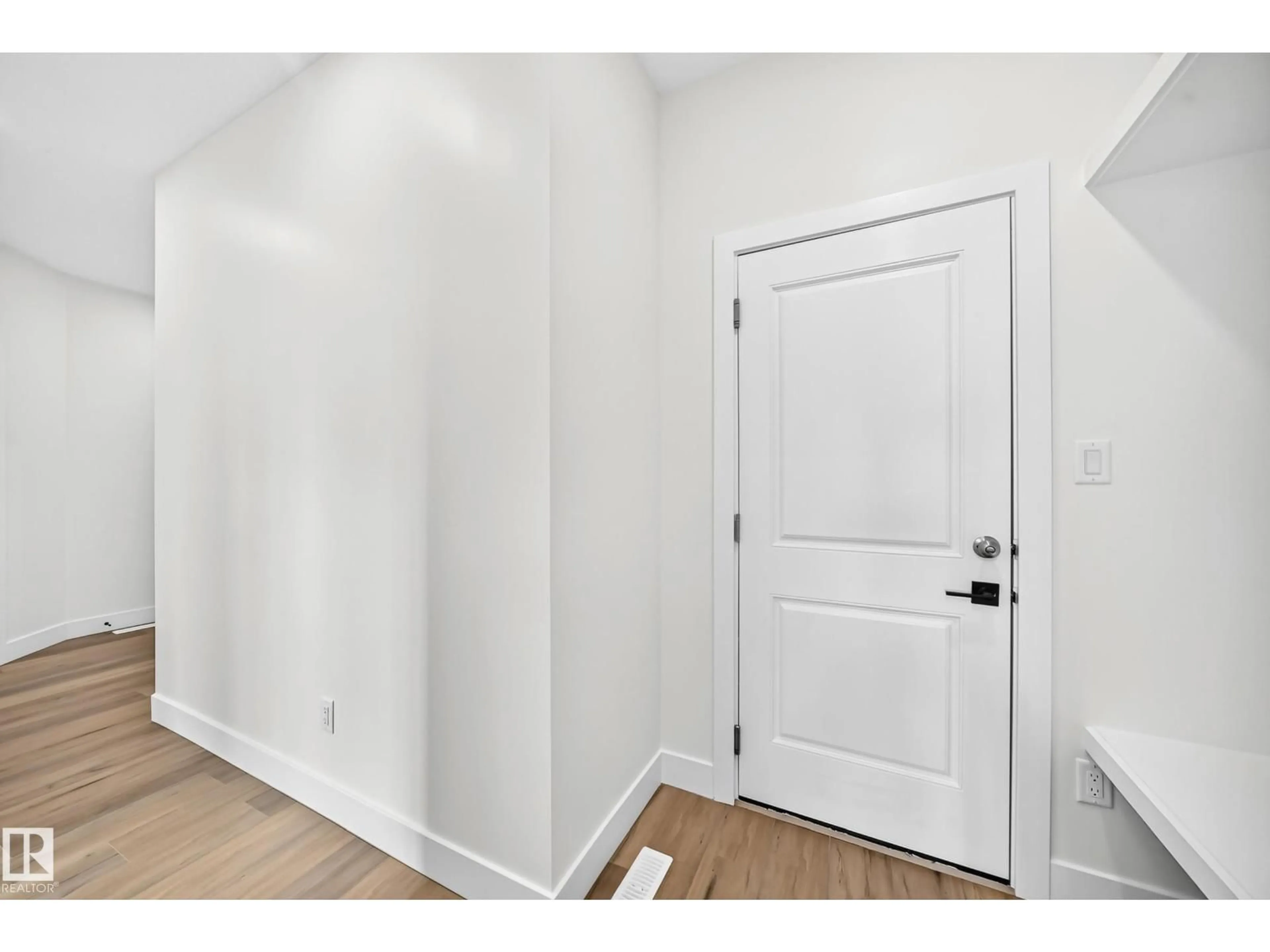 Indoor entryway for 77 ELLIOTT WD, Fort Saskatchewan Alberta T8L1R8