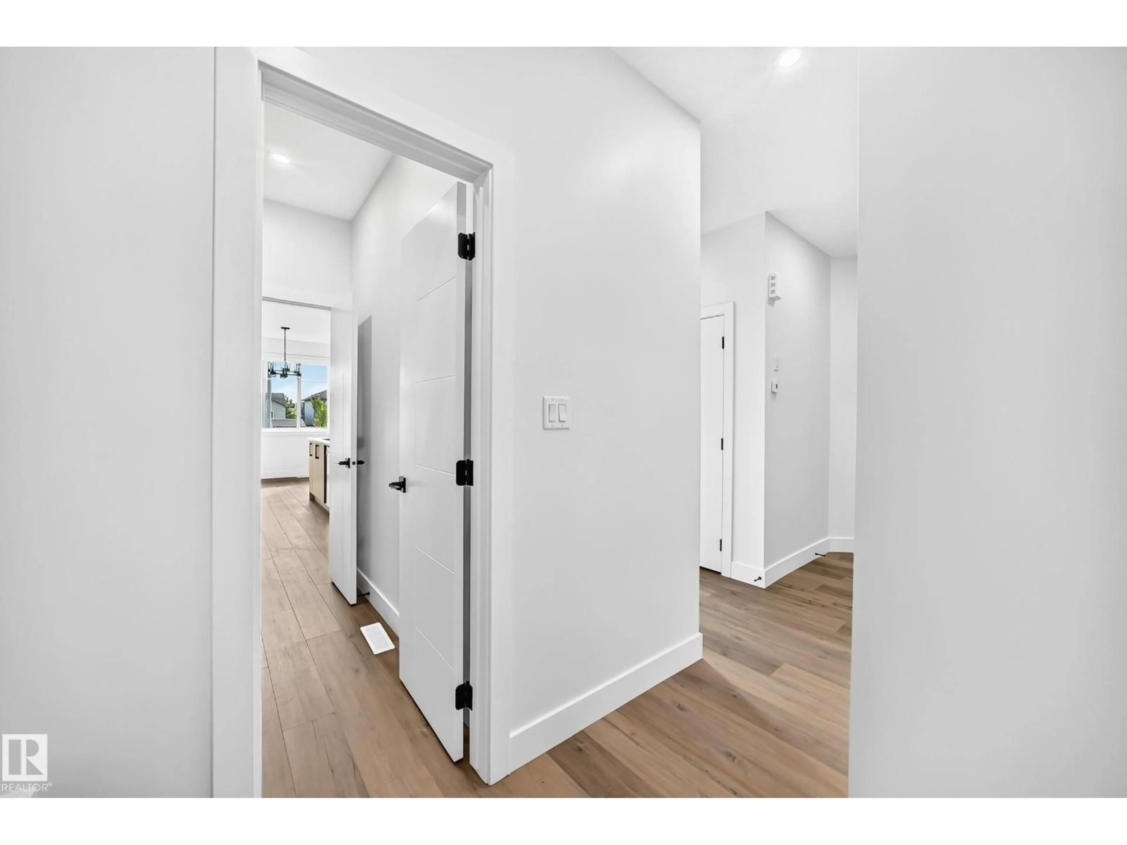 Indoor entryway for 77 ELLIOTT WD, Fort Saskatchewan Alberta T8L1R8