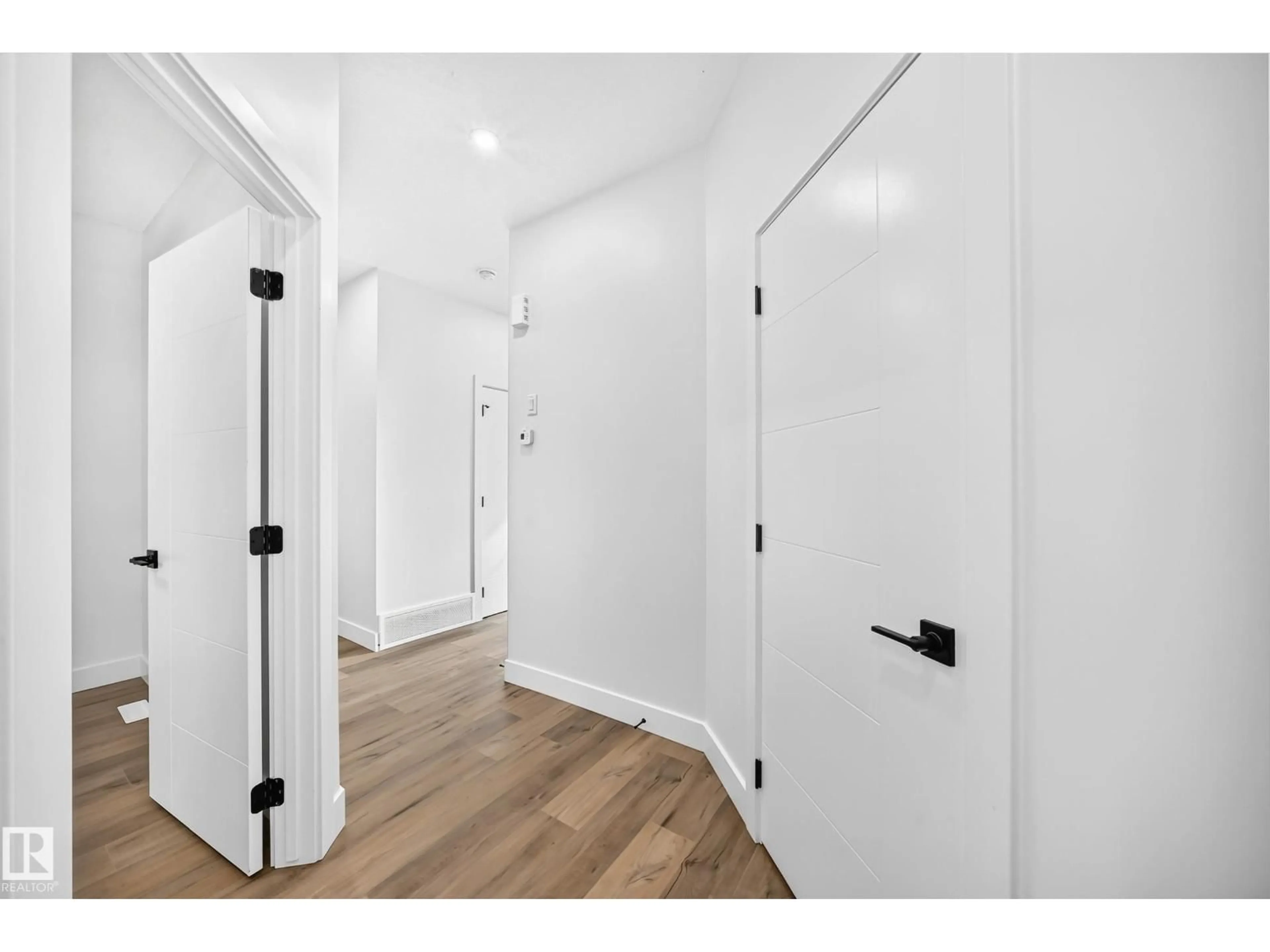 Indoor entryway for 77 ELLIOTT WD, Fort Saskatchewan Alberta T8L1R8