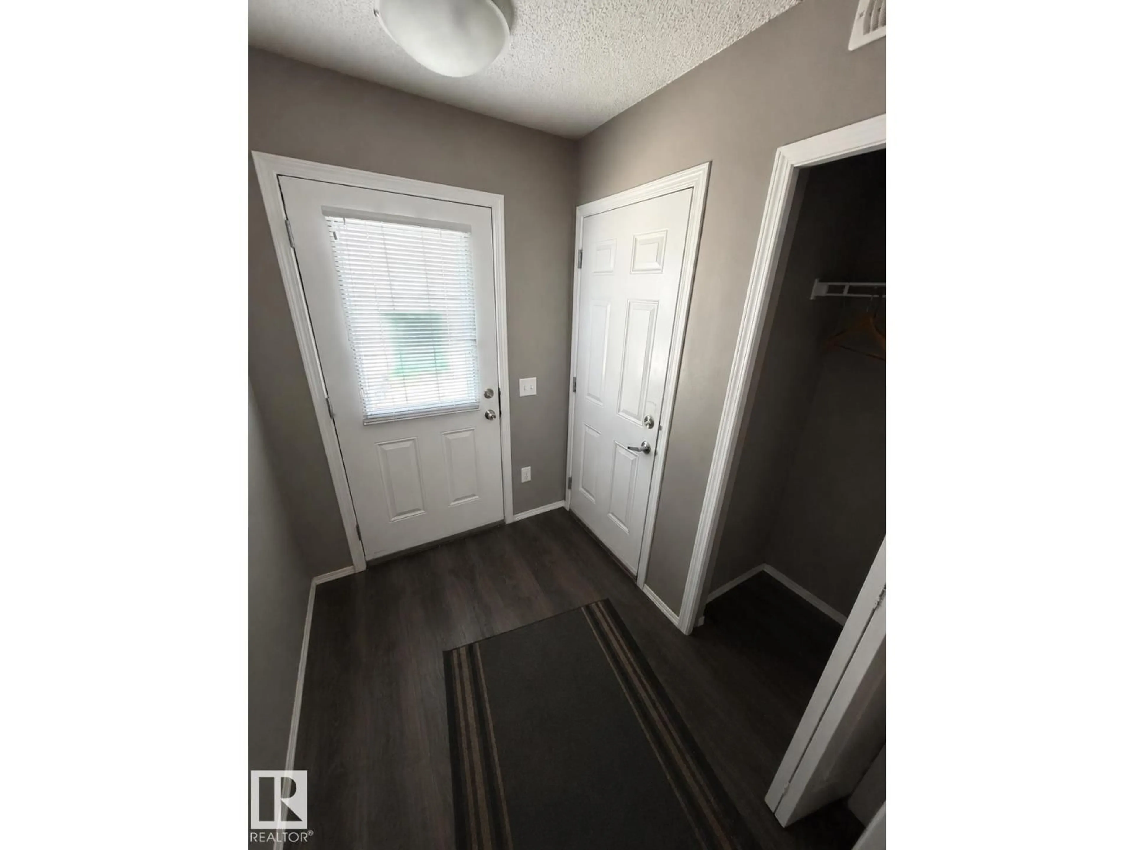 Indoor entryway for 21 - 6520 2 AV SW, Edmonton Alberta T6X1S4