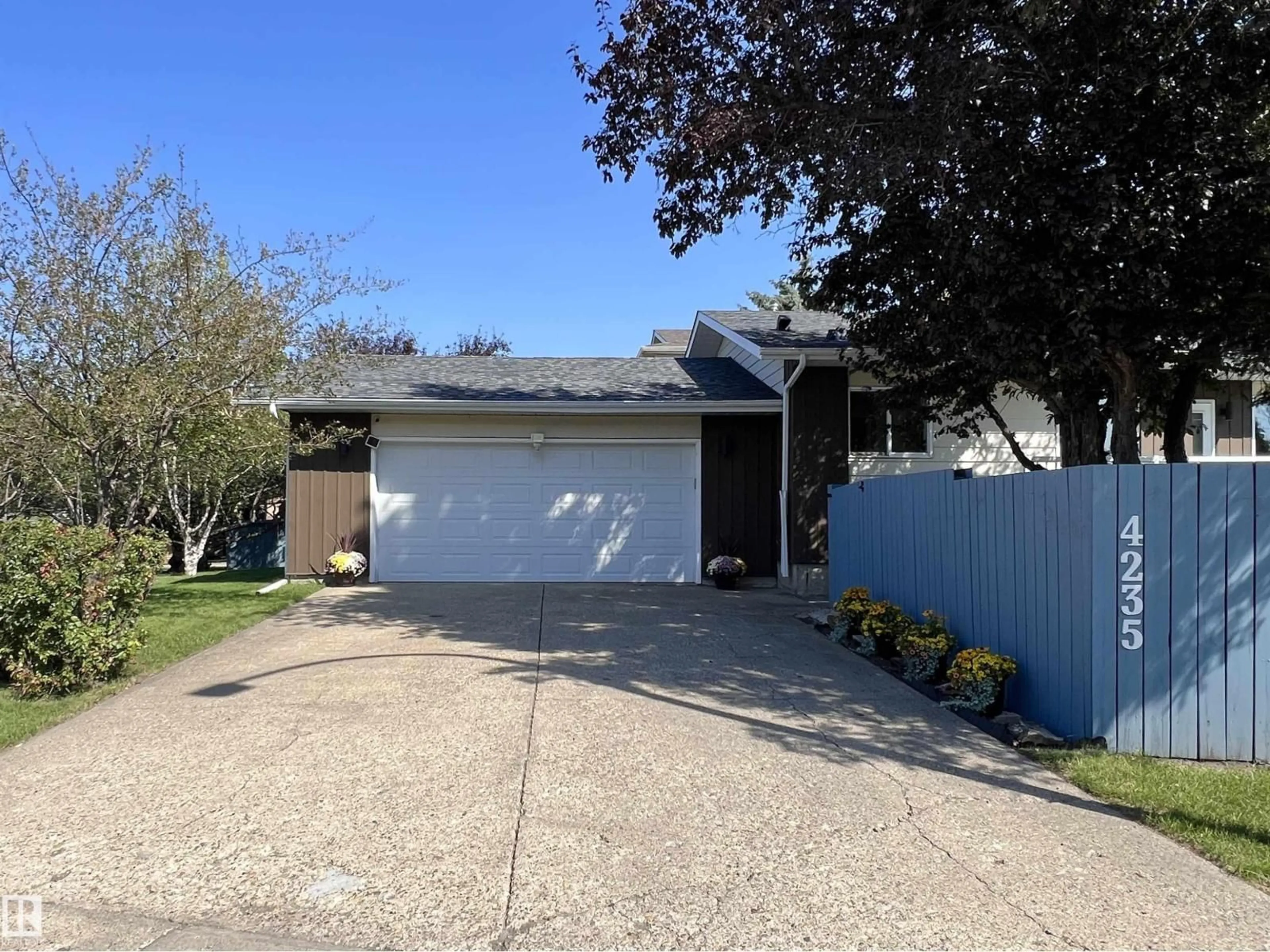 A pic from outside/outdoor area/front of a property/back of a property/a pic from drone, street for 4235 147 ST, Edmonton Alberta T6H5V6