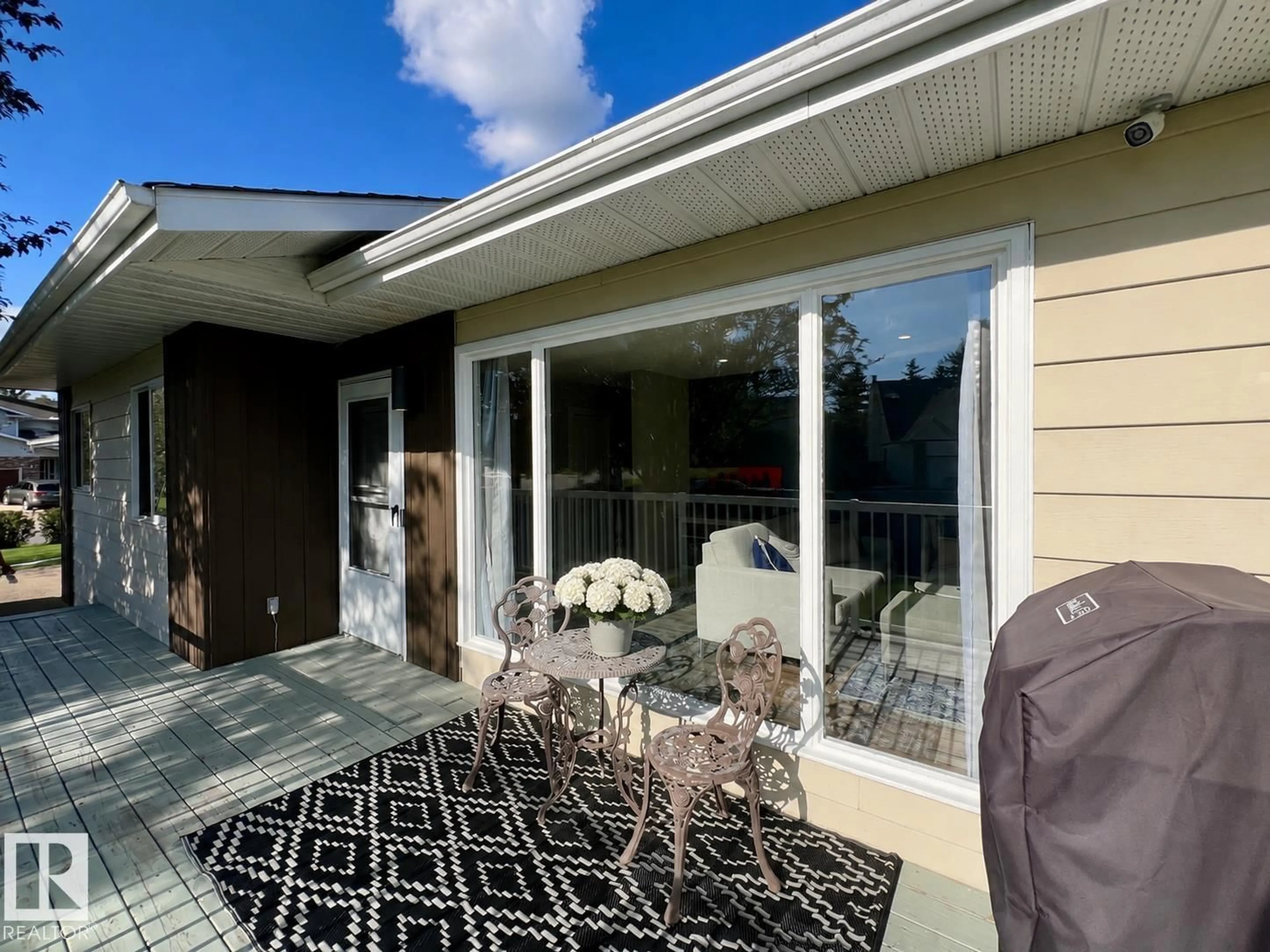 Home with vinyl exterior material, water/lake/river/ocean view for 4235 147 ST, Edmonton Alberta T6H5V6