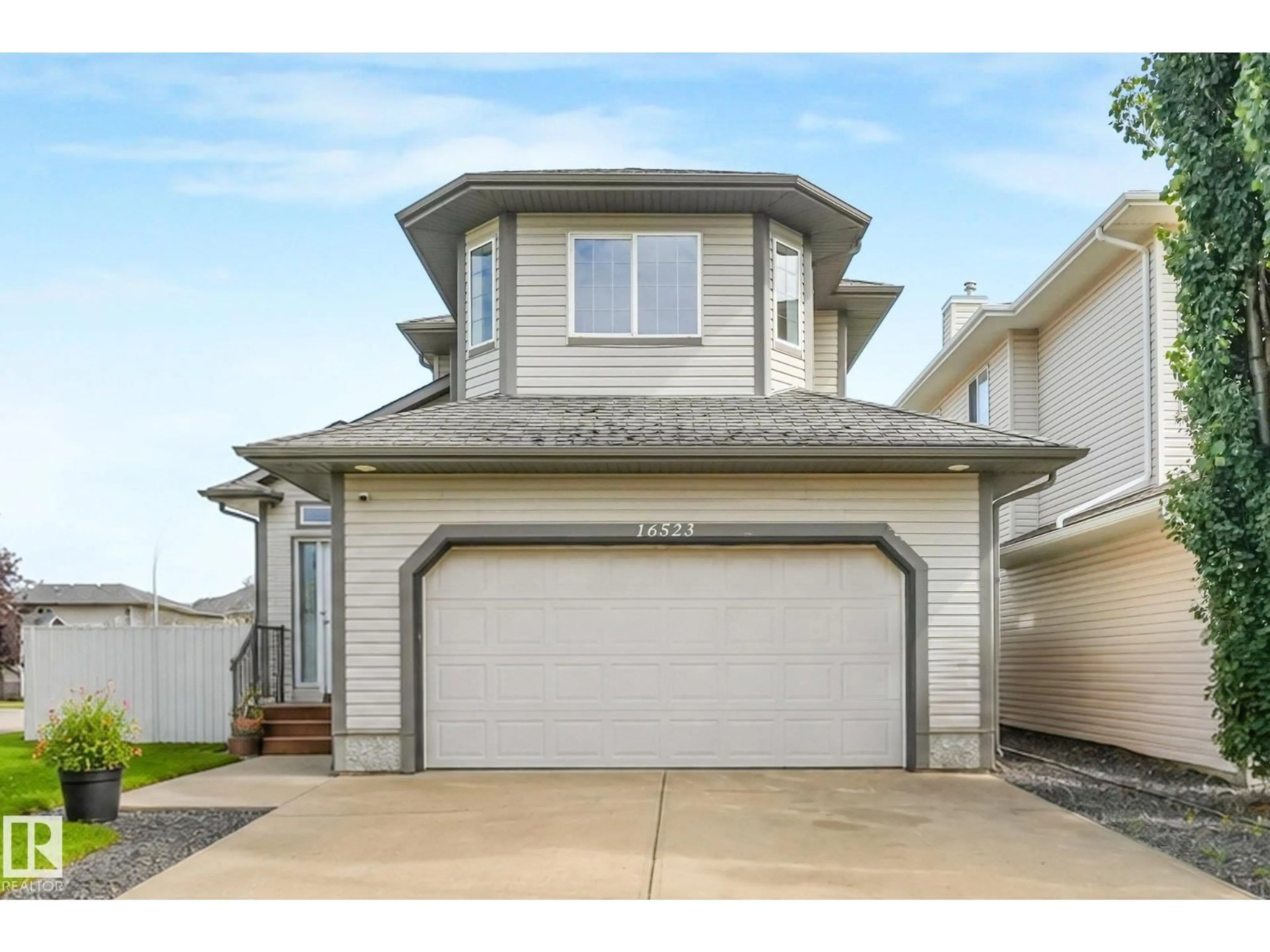 Home with vinyl exterior material, street for NW - 16523 89 ST, Edmonton Alberta T5Z3W8