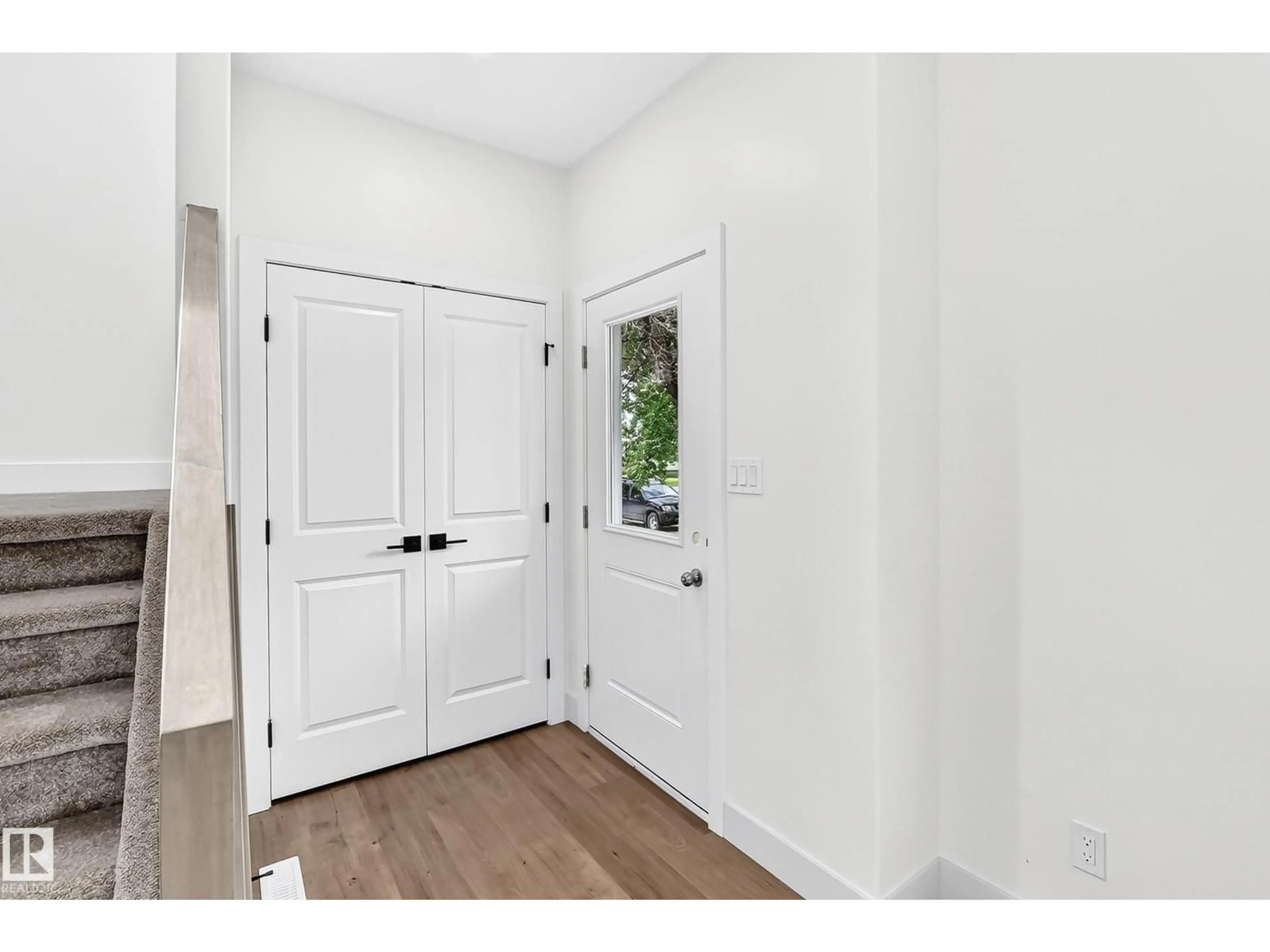 Indoor entryway for NW - 12411 86 ST, Edmonton Alberta T5B3L3