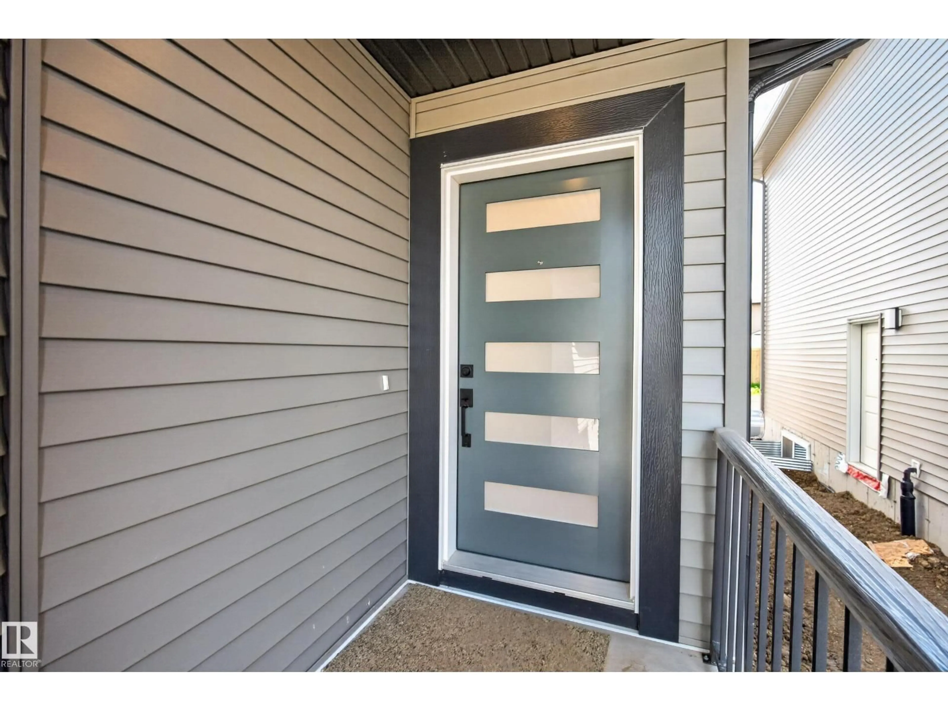 Indoor entryway for 117 CALEDON CR, Spruce Grove Alberta T7X4E3