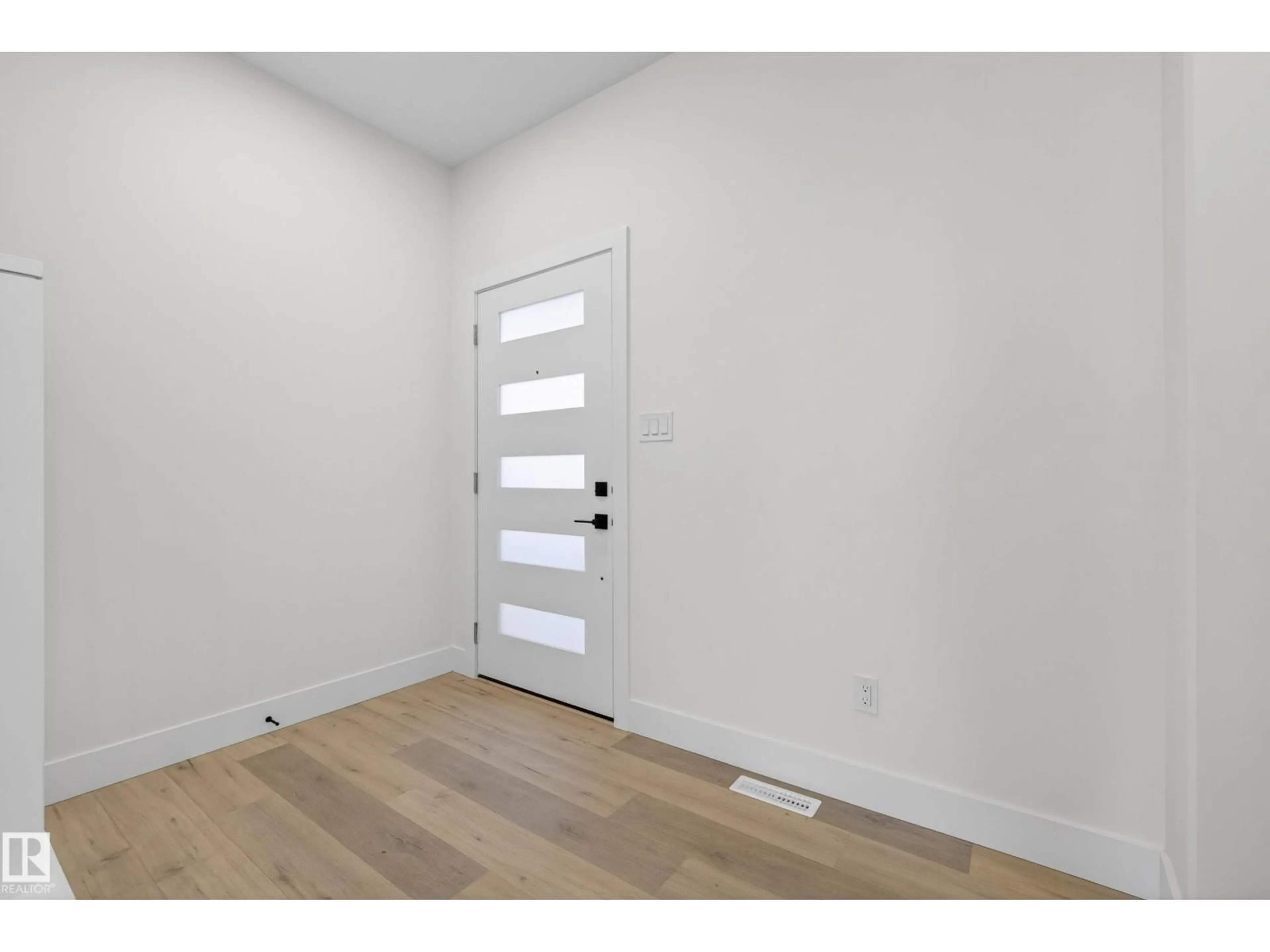 Indoor entryway for 117 CALEDON CR, Spruce Grove Alberta T7X4E3