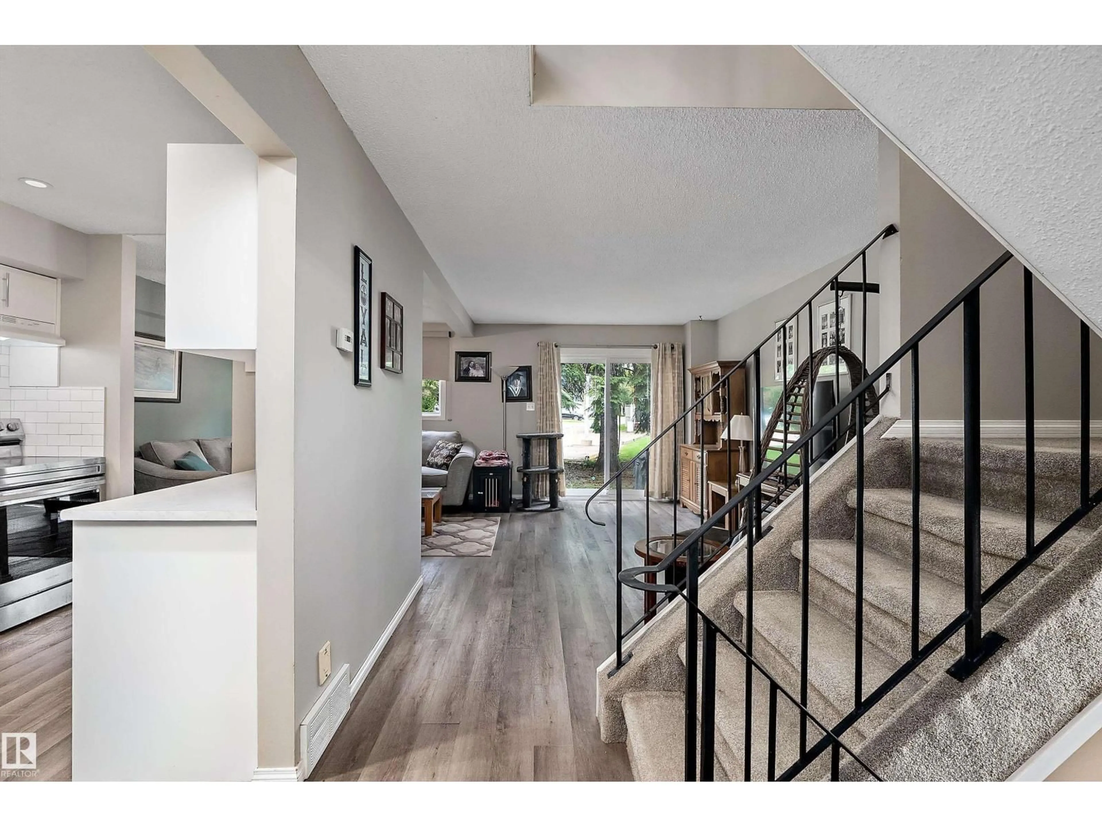 Indoor entryway for 3912 134 AV, Edmonton Alberta T5A3J8