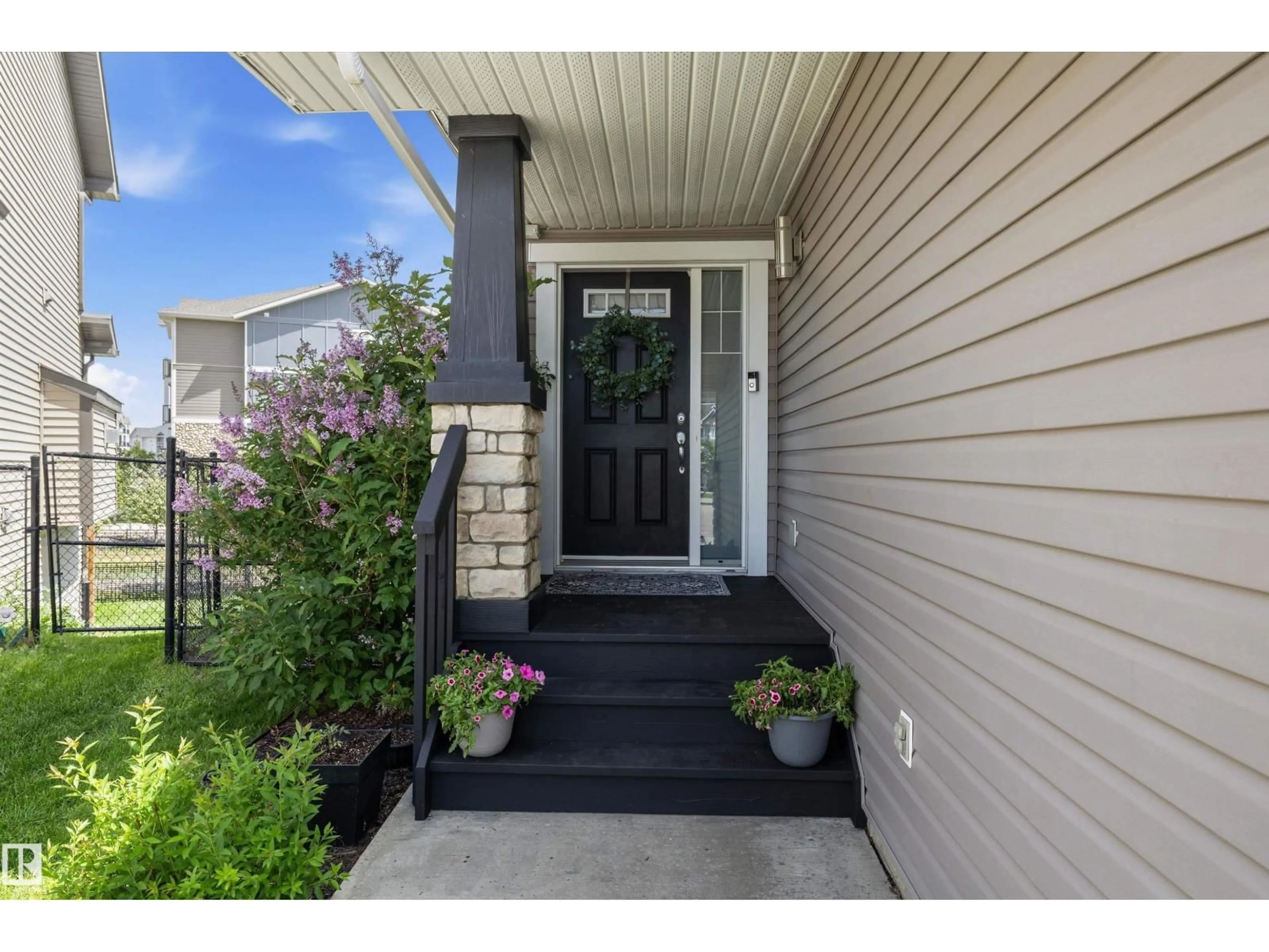 Indoor entryway for 3332 CUTLER CR, Edmonton Alberta T6W2N4