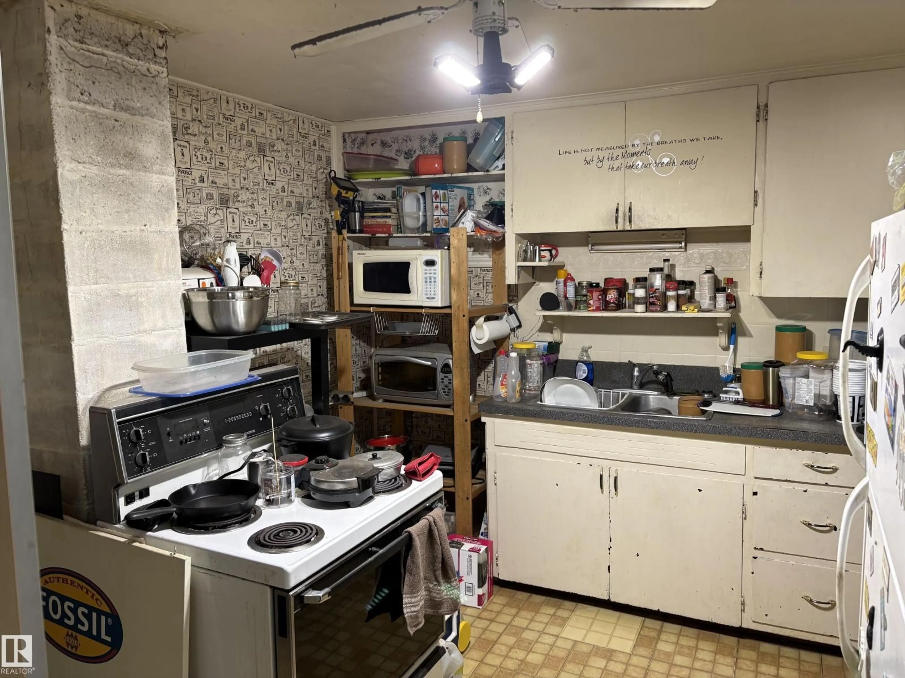 Standard kitchen, unknown for NW - 12044 64 ST, Edmonton Alberta T5W4J6