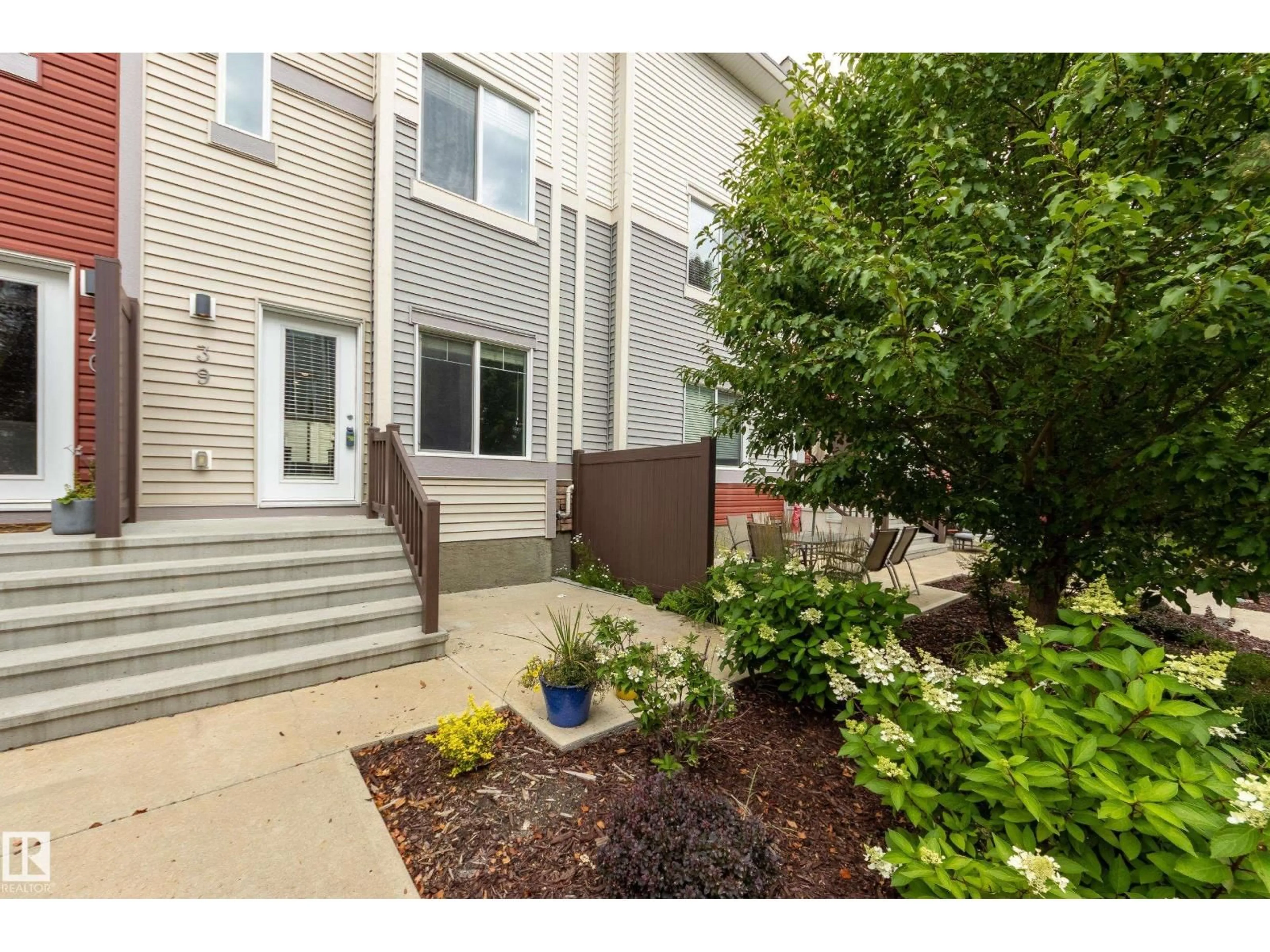 Patio, street for 804 - 39 WELSH DR, Edmonton Alberta T6X1Y8