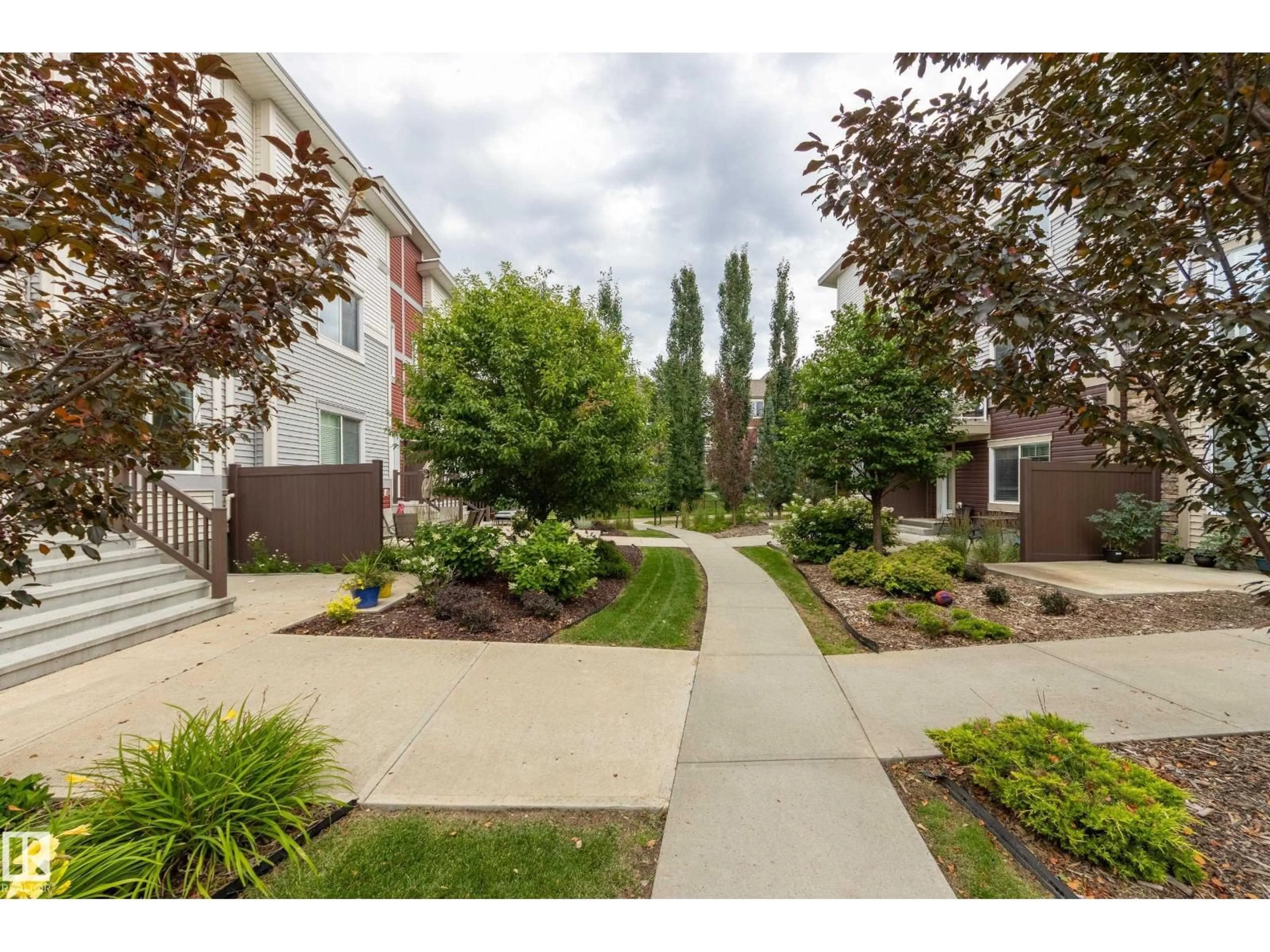 Patio, street for 804 - 39 WELSH DR, Edmonton Alberta T6X1Y8