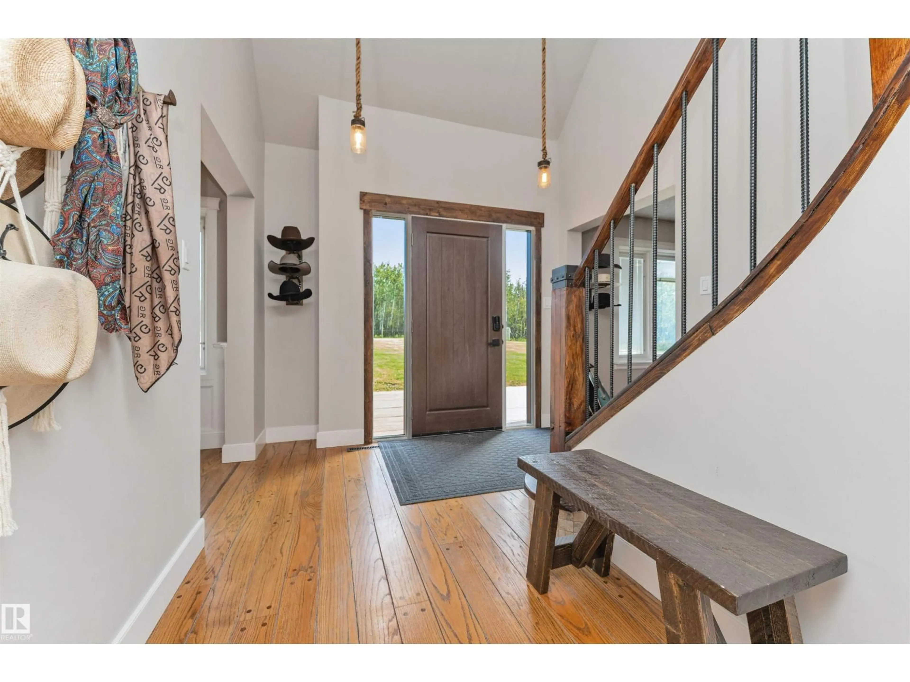 Indoor entryway for 57020 HWY 28, Rural Sturgeon County Alberta T0A1N0