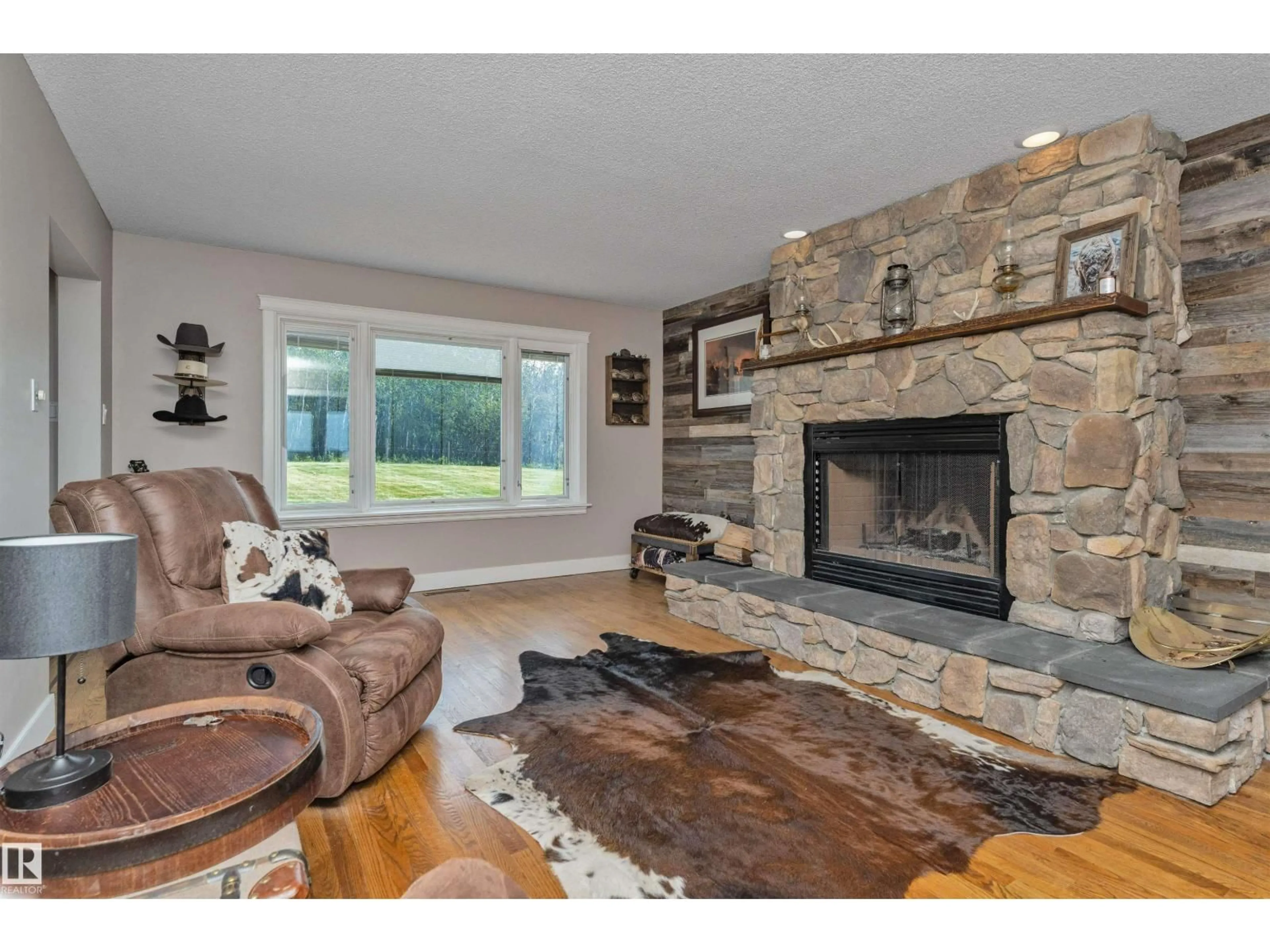 Living room with furniture, unknown for 57020 HWY 28, Rural Sturgeon County Alberta T0A1N0