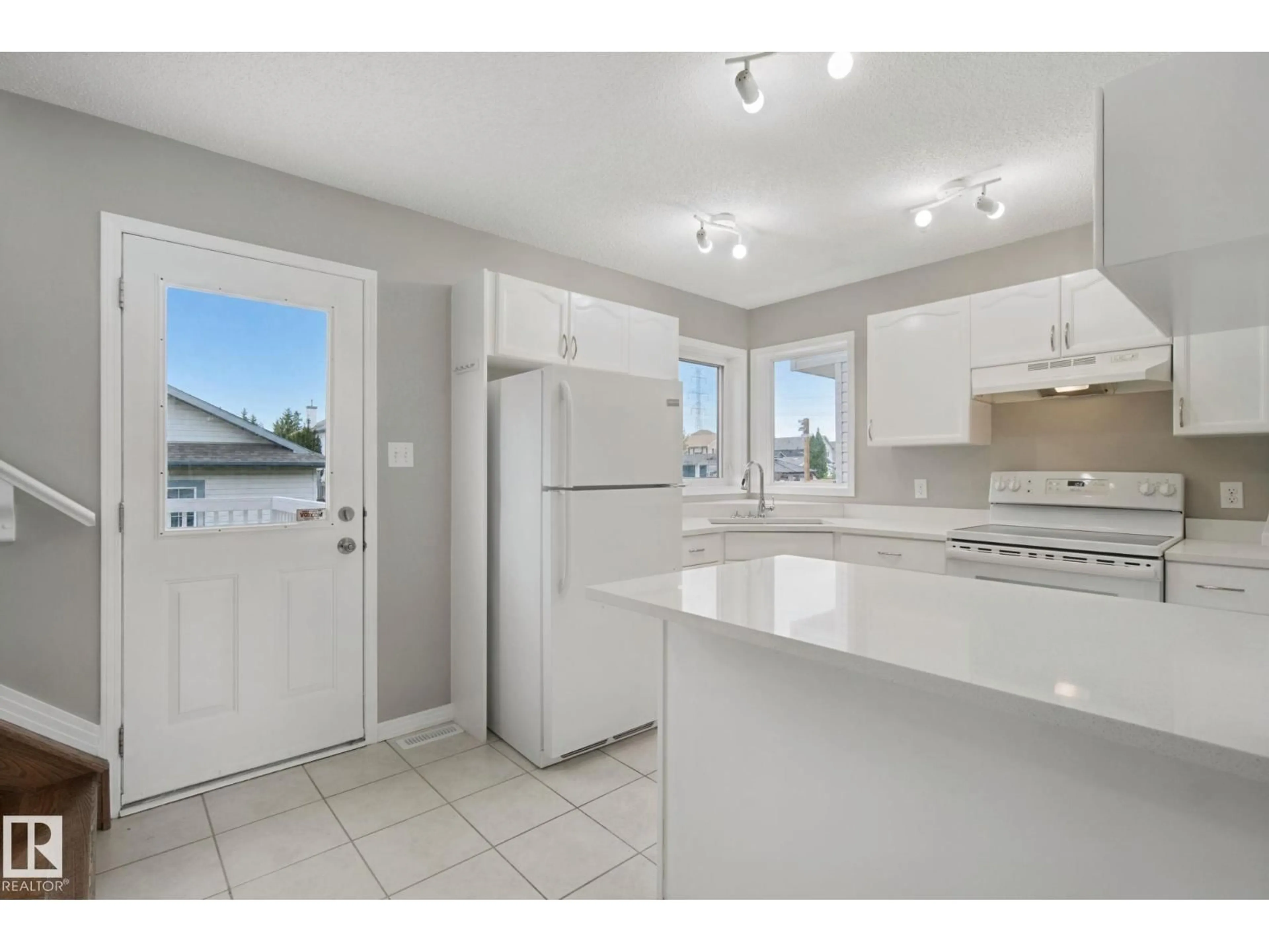 Open concept kitchen, unknown for 3104 32 AV, Edmonton Alberta T6T1X3