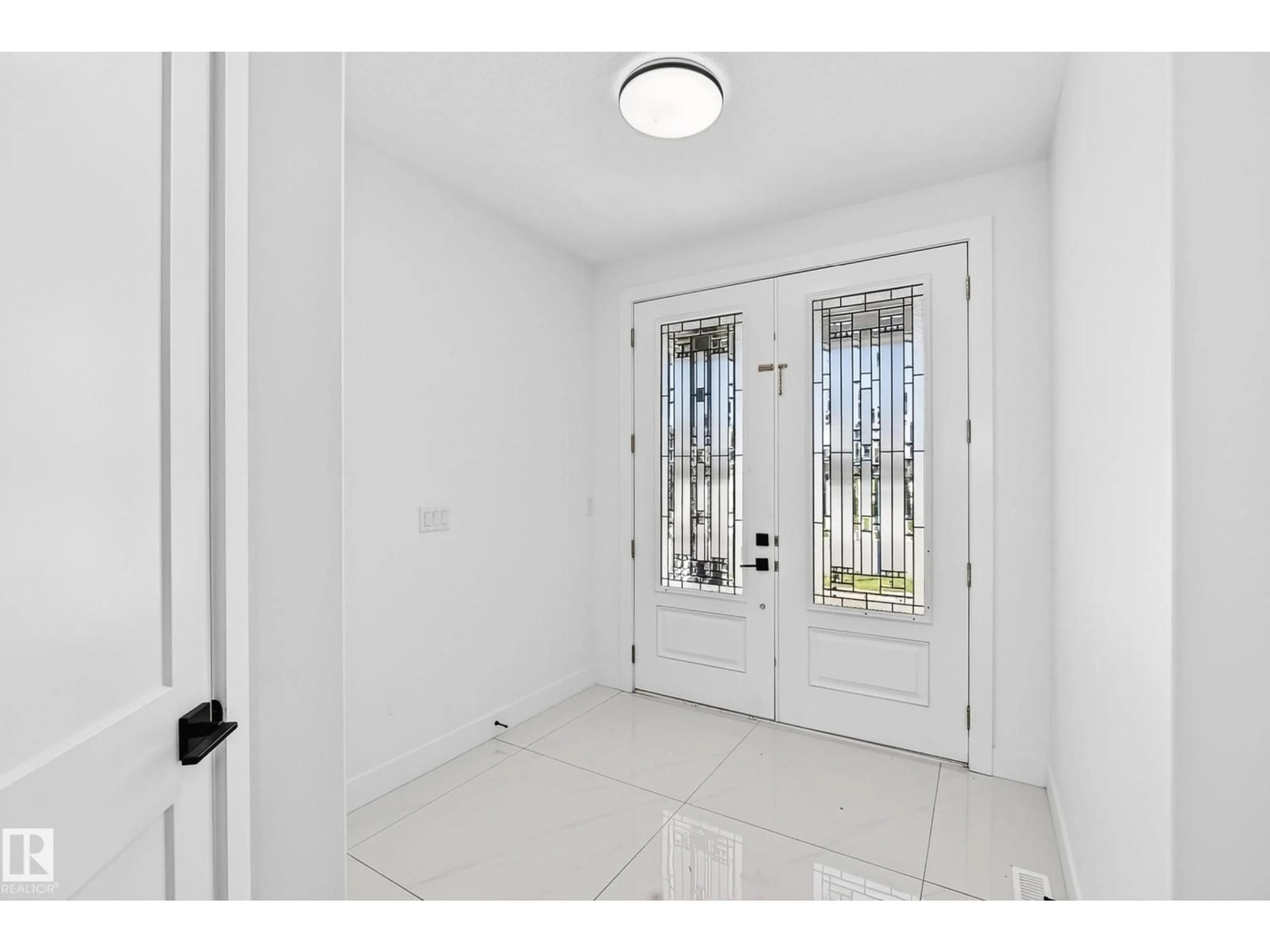 Indoor entryway for 3101 SOLEIL BV, Beaumont Alberta T4X2T5