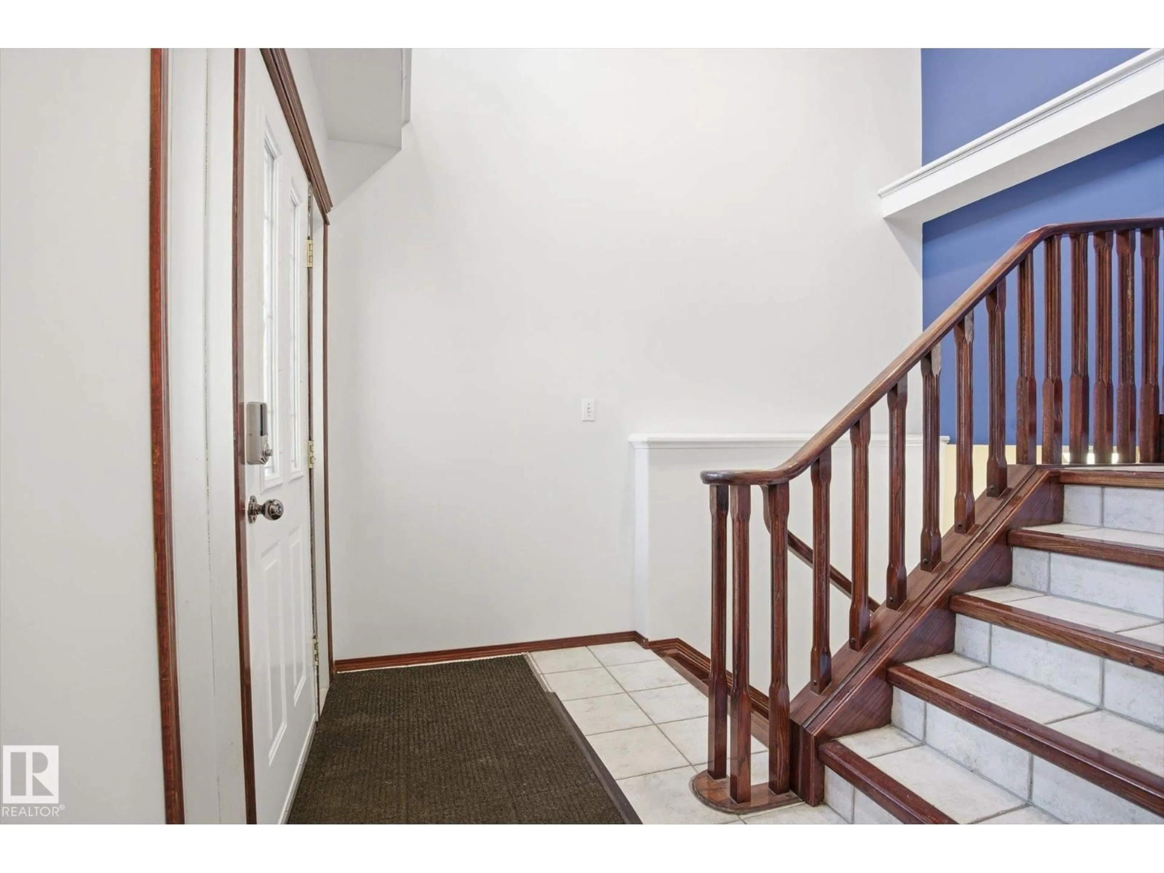 Indoor entryway for NW - 11413 118 ST, Edmonton Alberta T5G3J3