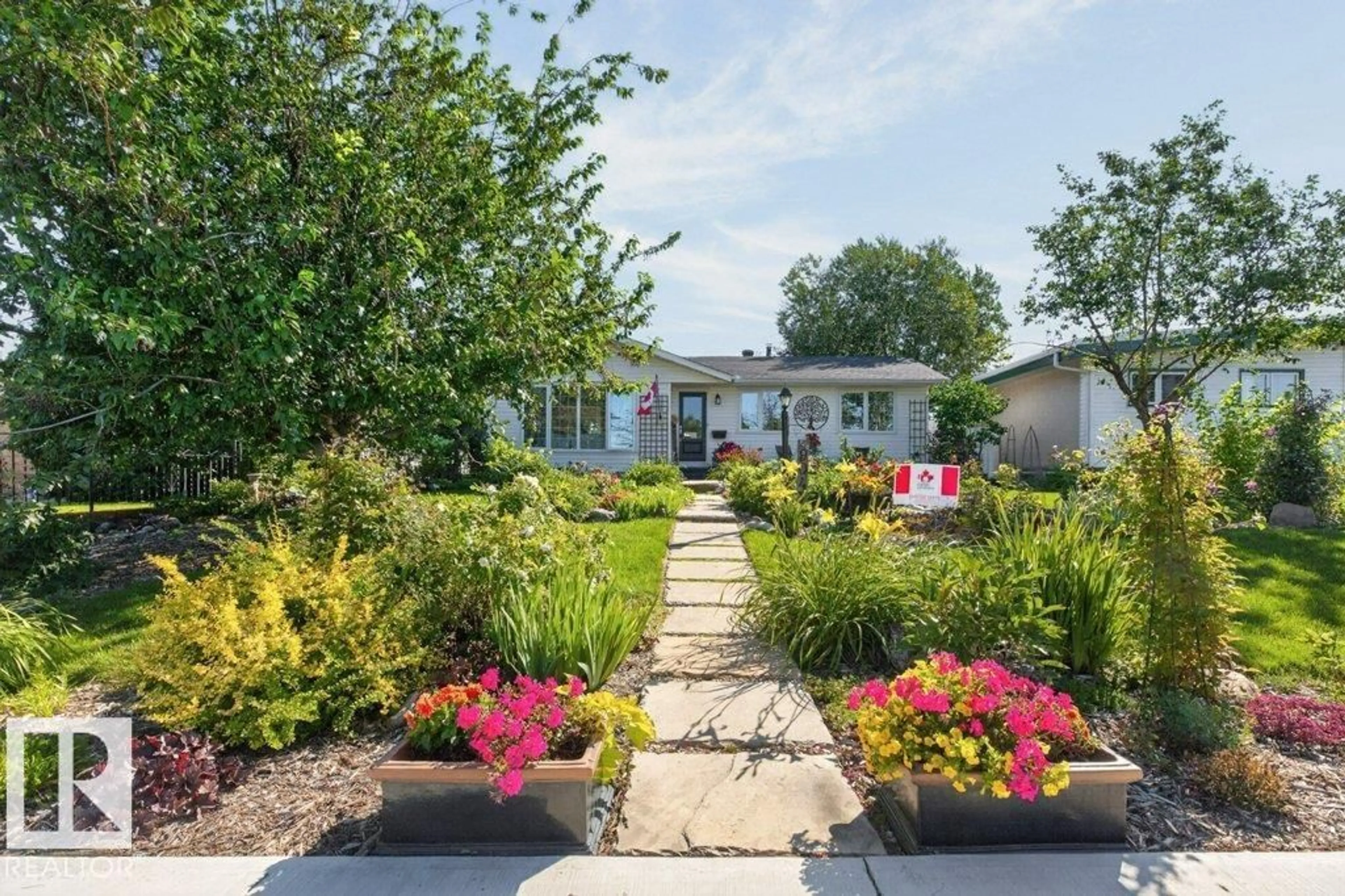 A pic from outside/outdoor area/front of a property/back of a property/a pic from drone, street for 9047 52 ST, Edmonton Alberta T6B1G1