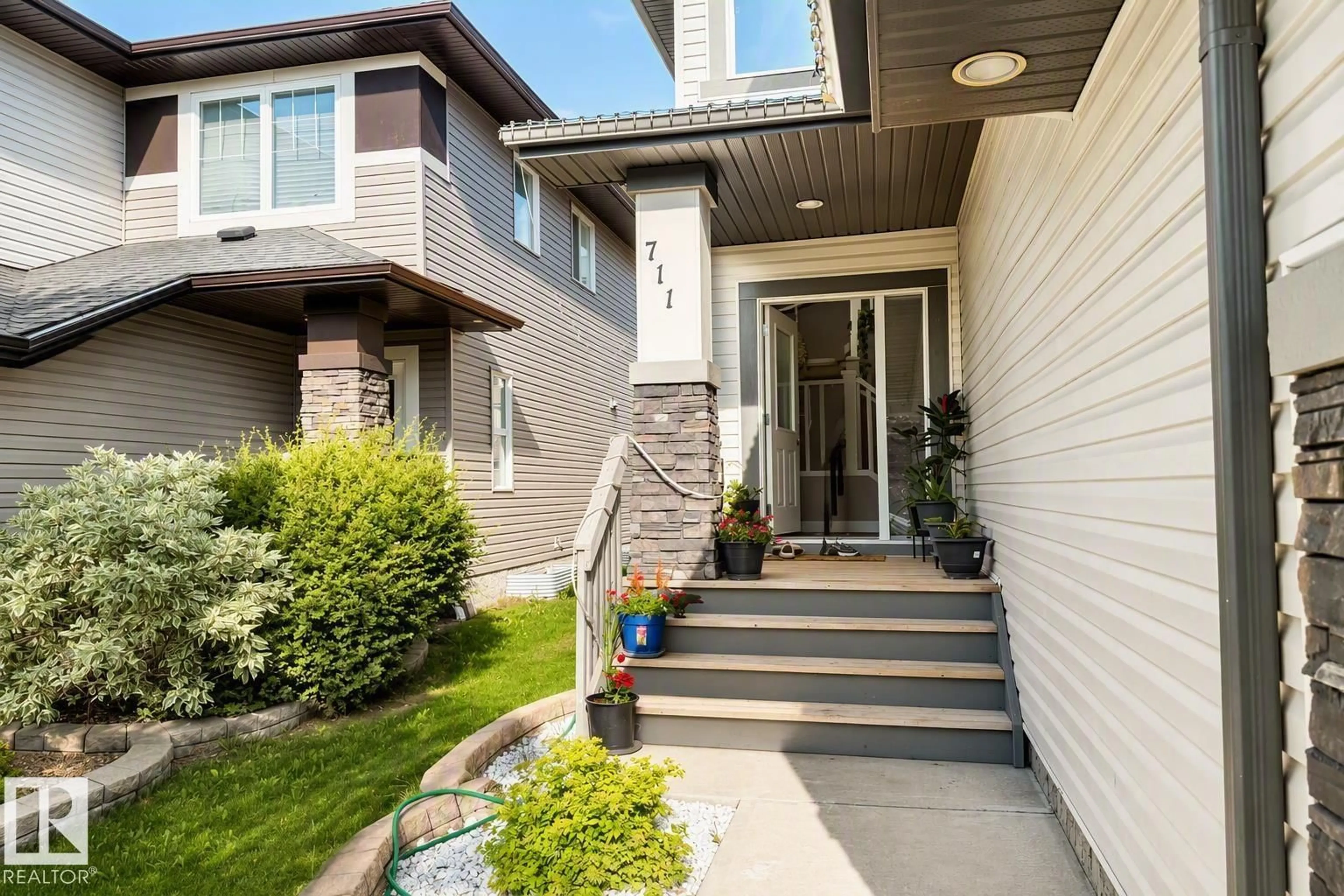 Unknown for 711 57 ST, Edmonton Alberta T6X0G6