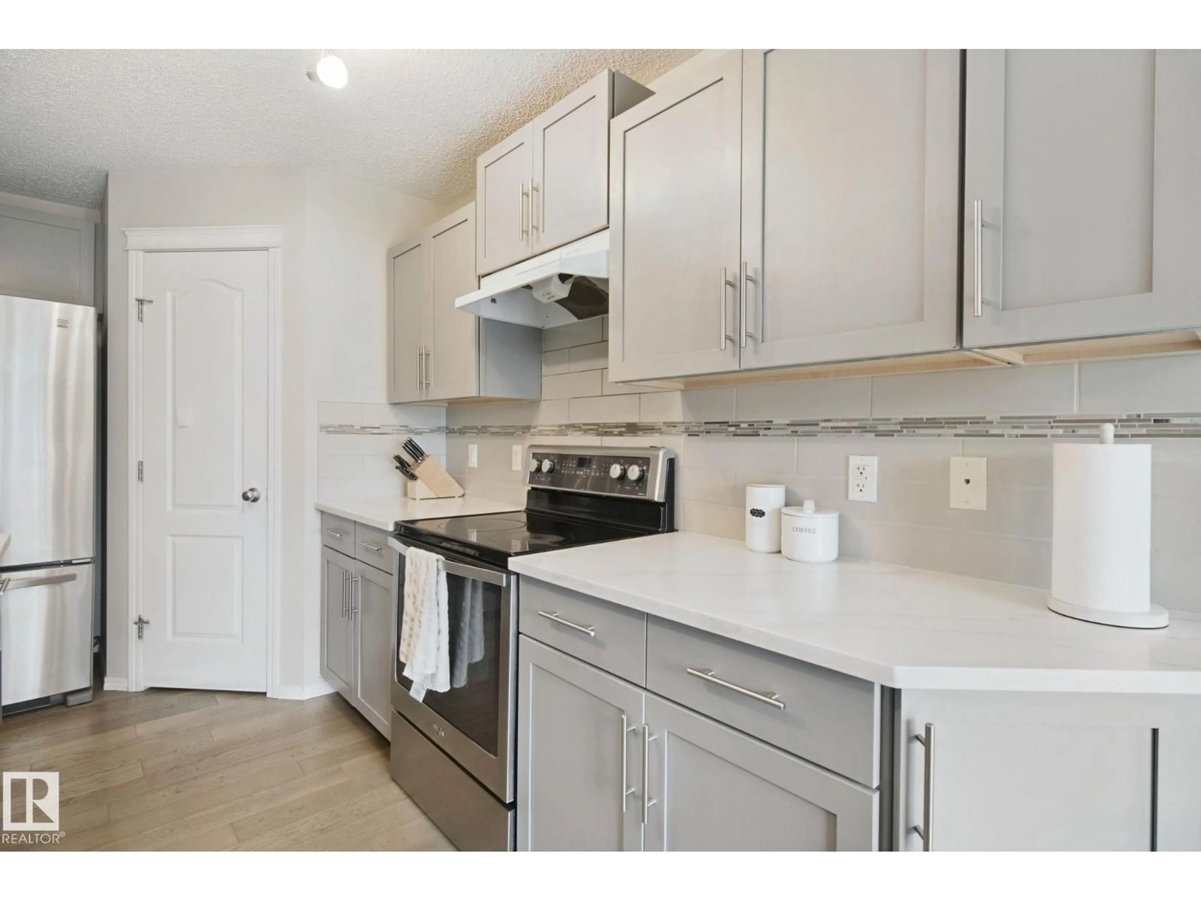 Standard kitchen, ceramic/tile floor for SW - 735 176 ST, Edmonton Alberta T6W2G8