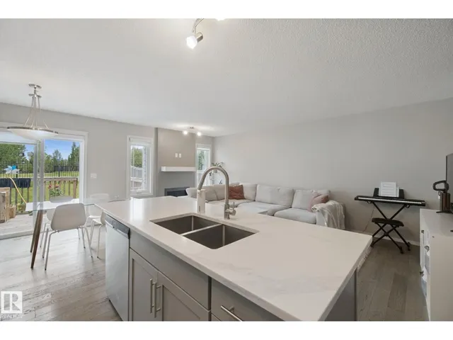 SW - 735 176 ST, Edmonton 5