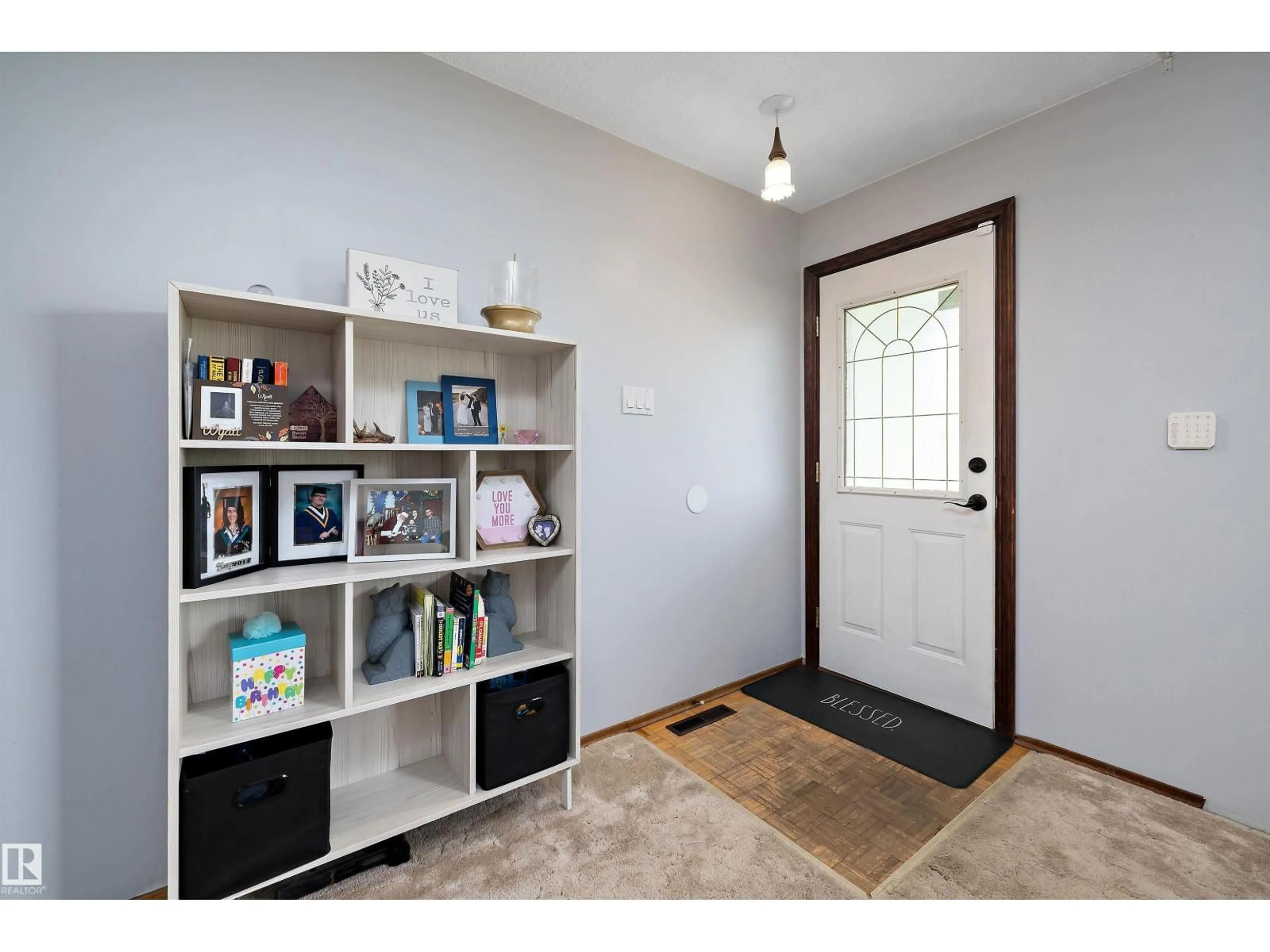 Indoor entryway for 13311 60 ST, Edmonton Alberta T5A0S4