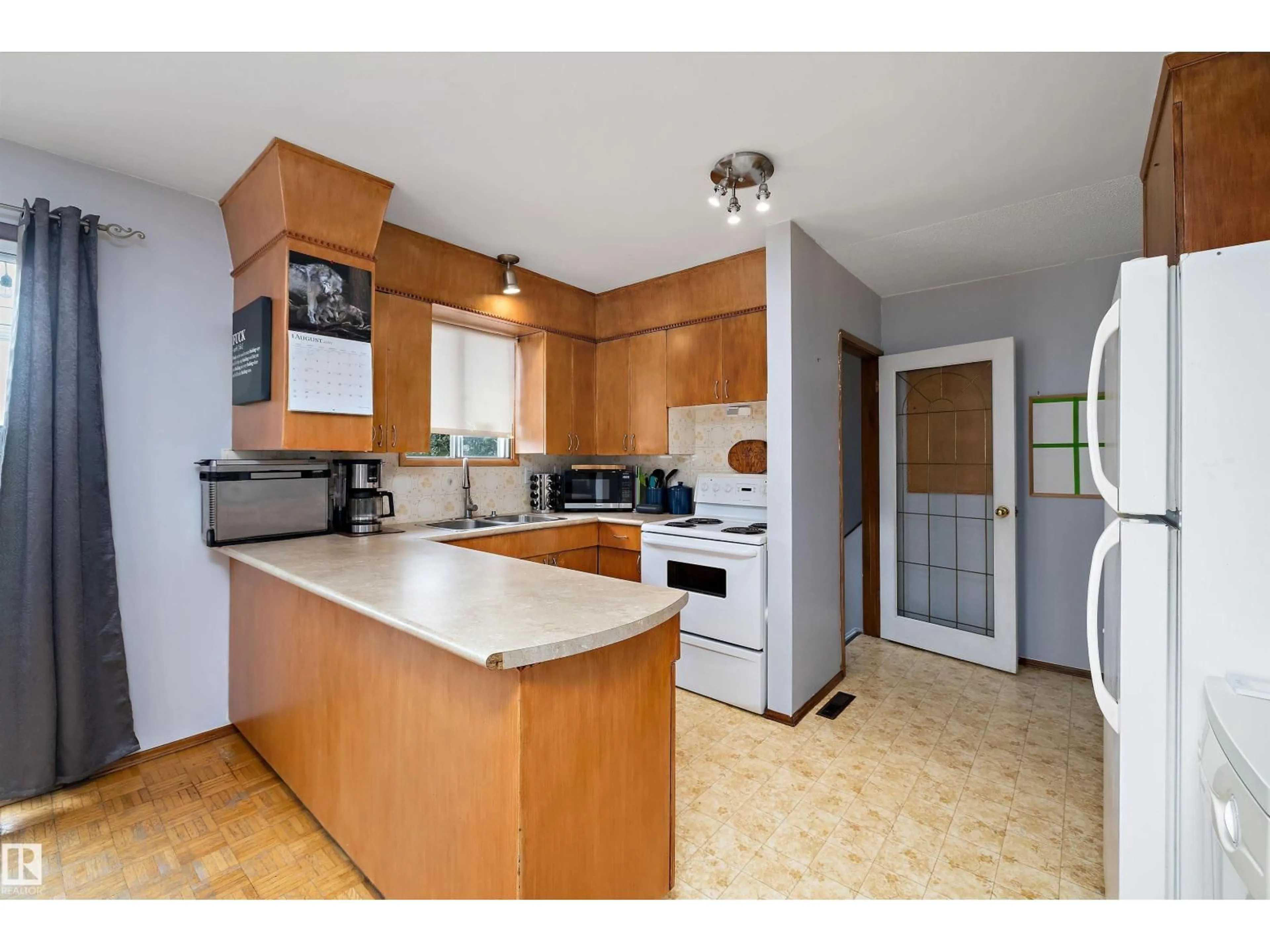 Standard kitchen, unknown for 13311 60 ST, Edmonton Alberta T5A0S4