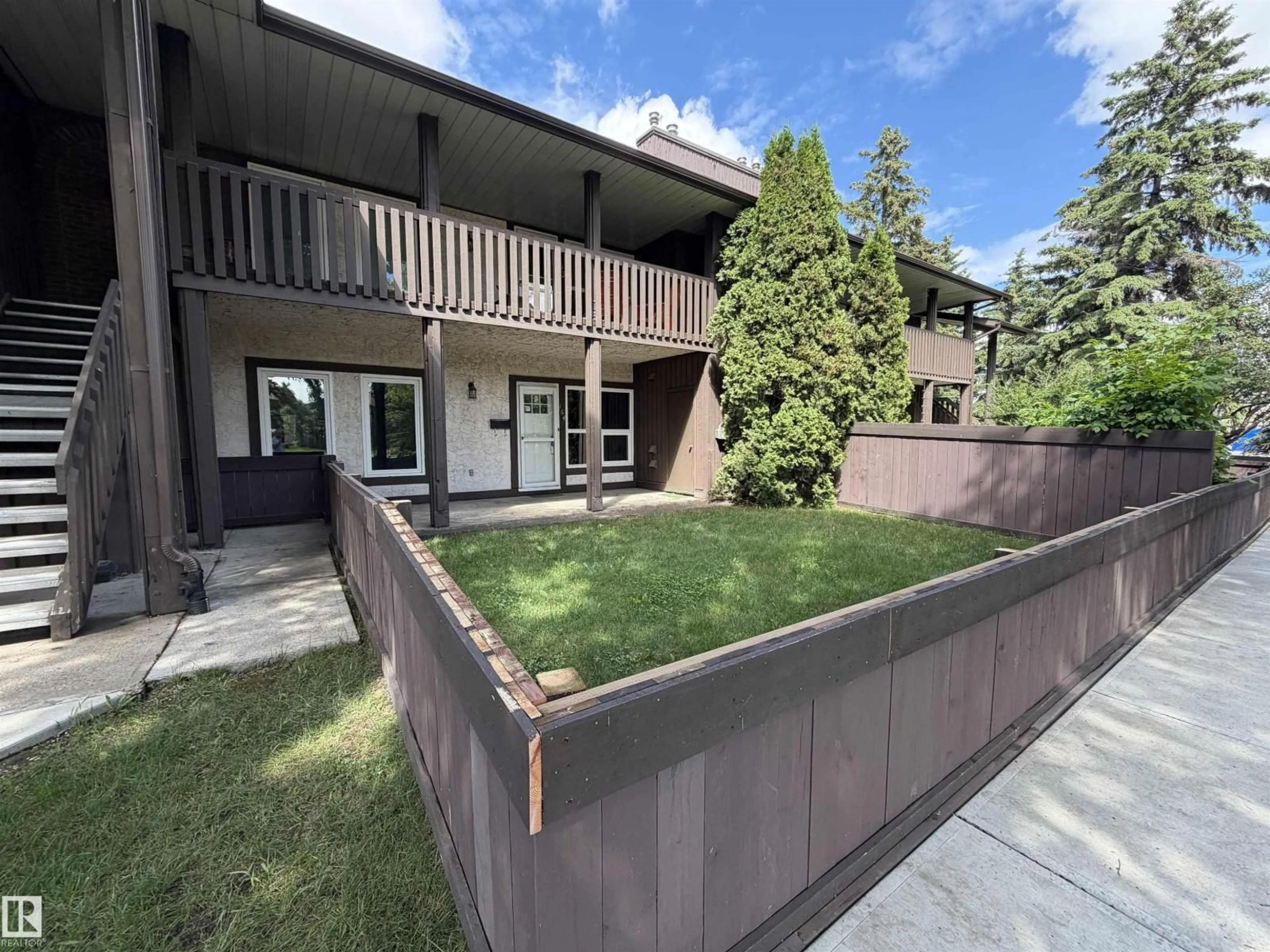 Patio, unknown for 164 SURREY GARDENS GD, Edmonton Alberta T5T1Z3
