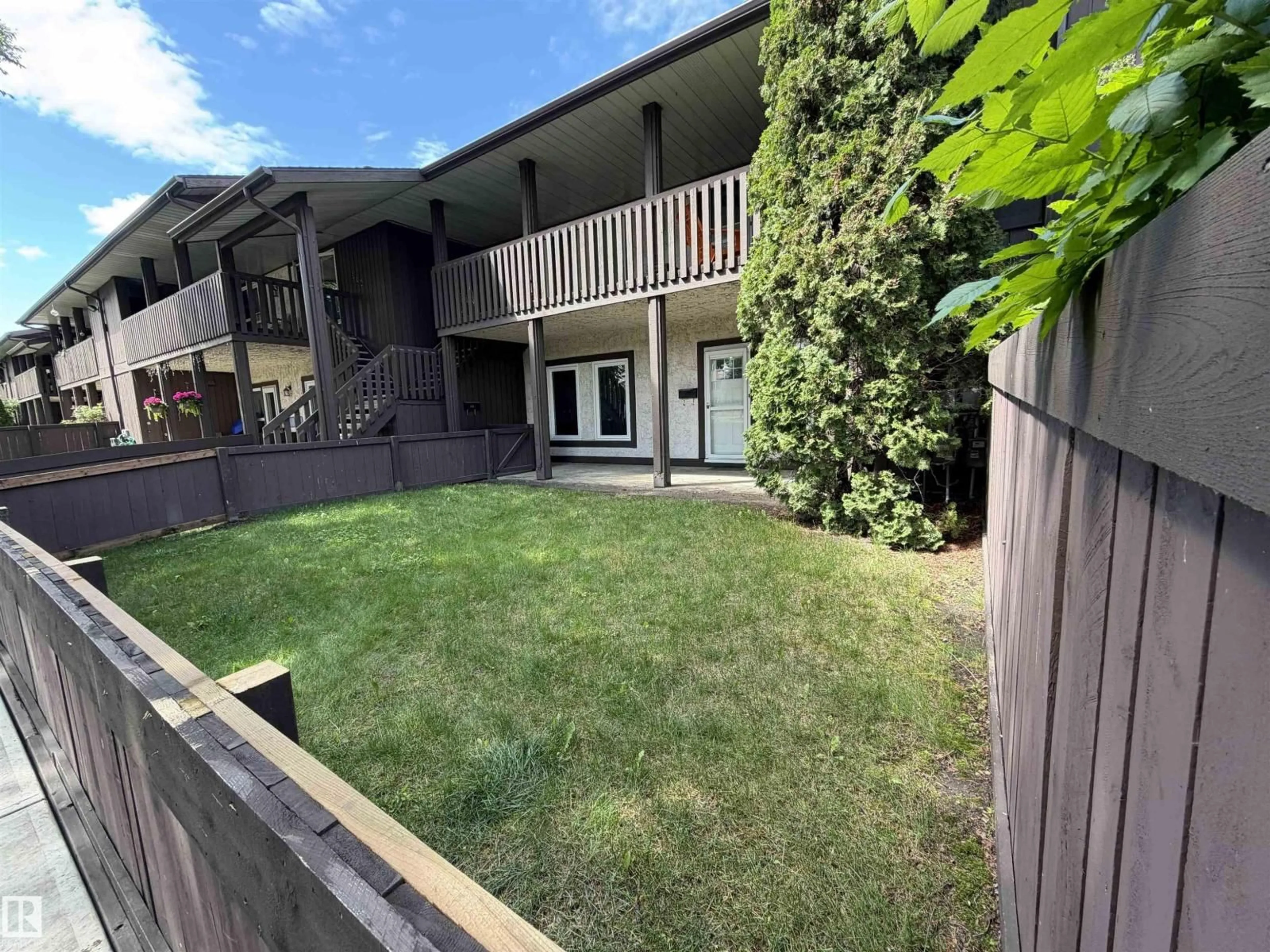 A pic from outside/outdoor area/front of a property/back of a property/a pic from drone, unknown for 164 SURREY GARDENS GD, Edmonton Alberta T5T1Z3