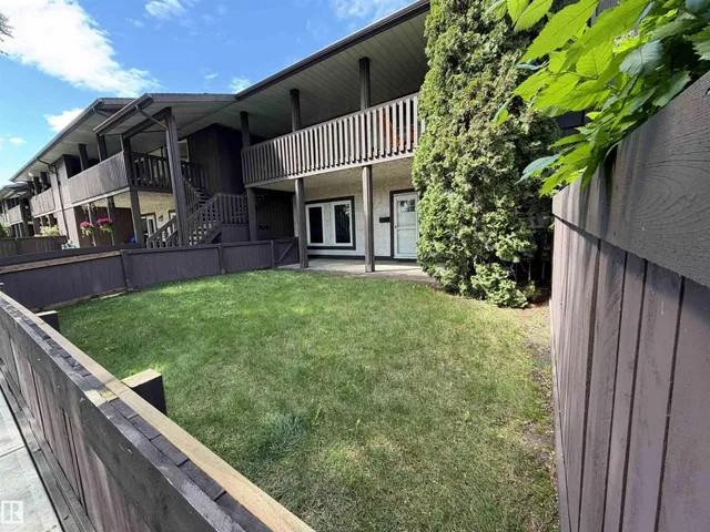 164 SURREY GARDENS GD, Edmonton 3