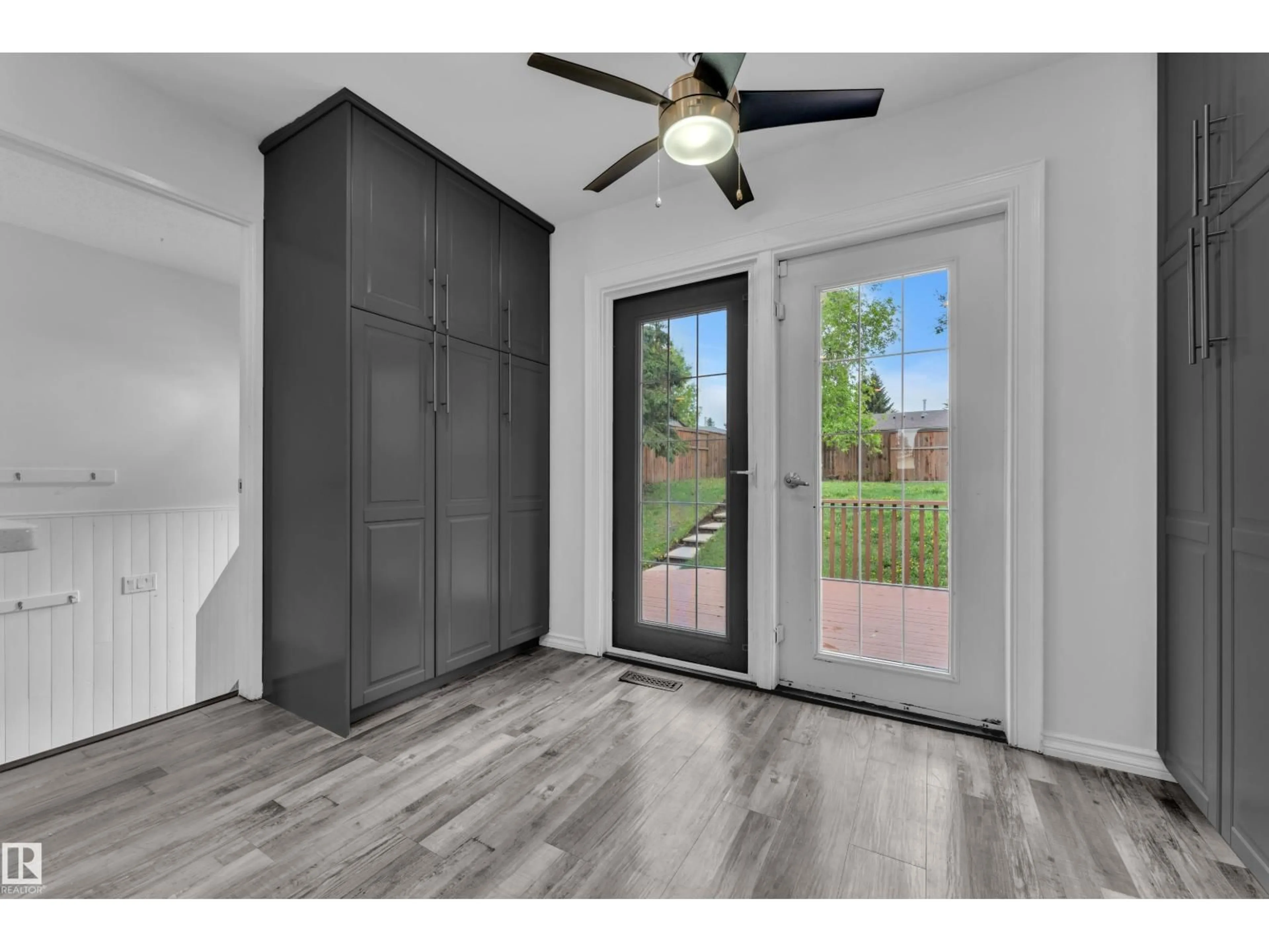 Indoor entryway for 47 GALLOWAY DRIVE, Sherwood Park Alberta T8M2M1