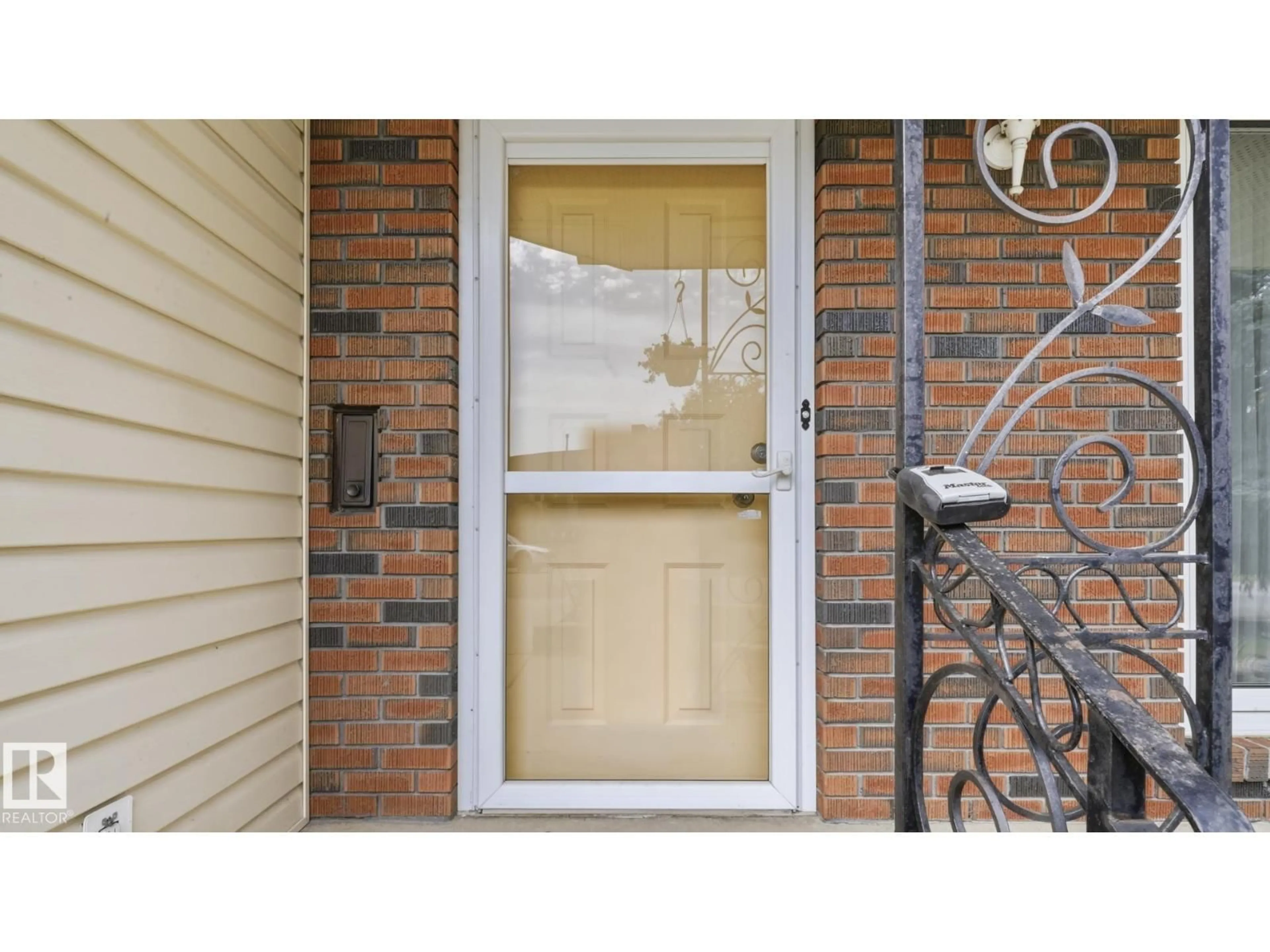 Indoor entryway for NW - 8408 176 ST, Edmonton Alberta T5T0M6