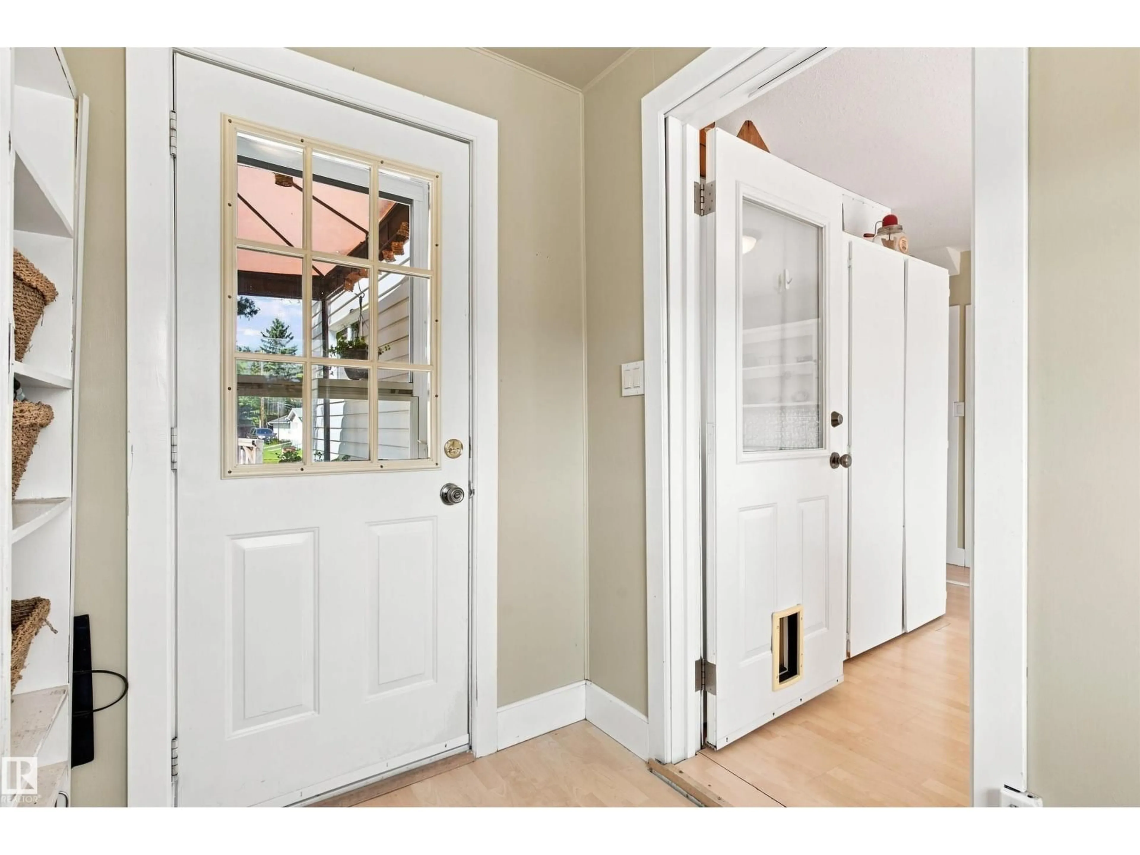 Indoor entryway for 4718 49 ST, Athabasca Town Alberta T9S1R1