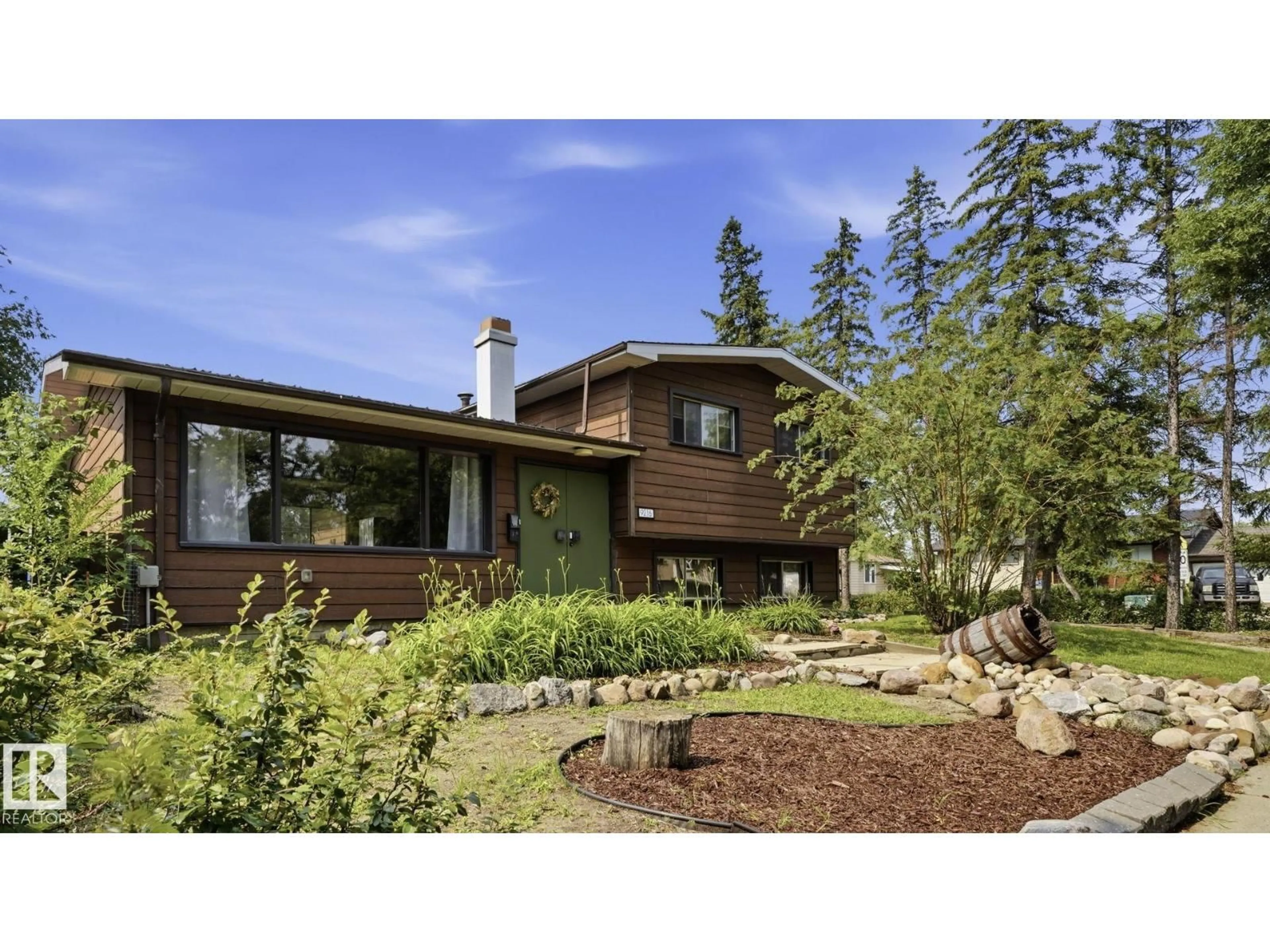 Home with vinyl exterior material, unknown for 9216 93 ST, Fort Saskatchewan Alberta T8L1M1