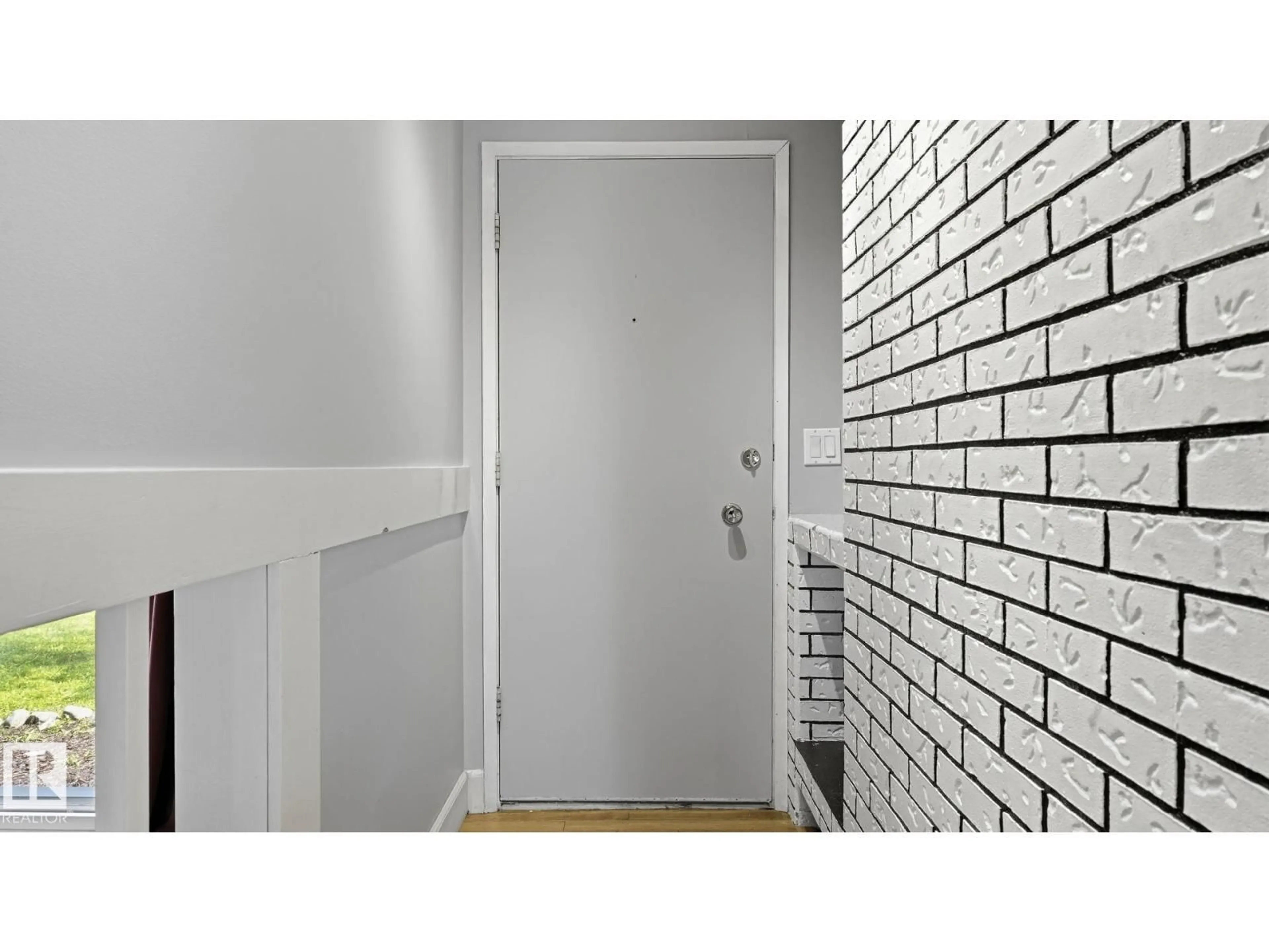 Indoor entryway for 9216 93 ST, Fort Saskatchewan Alberta T8L1M1