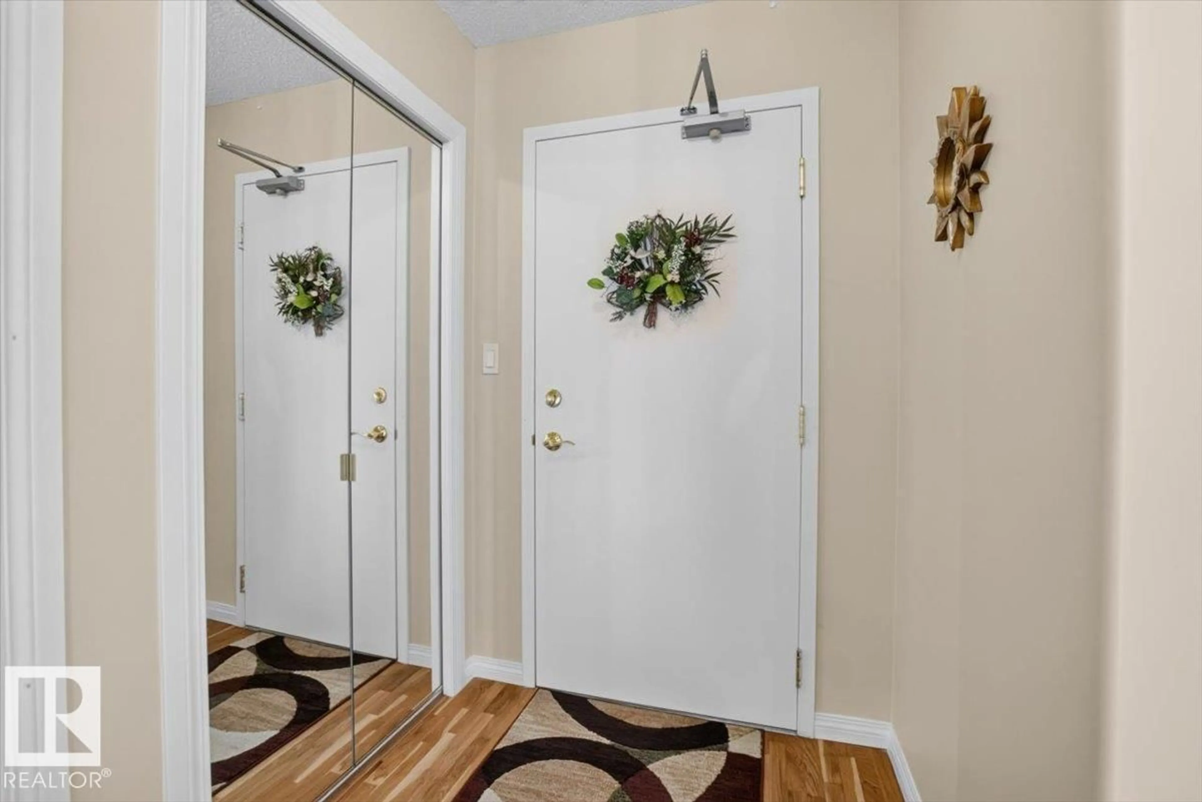 Indoor entryway for 300 - 7839 96 ST NW, Edmonton Alberta T6C4R4