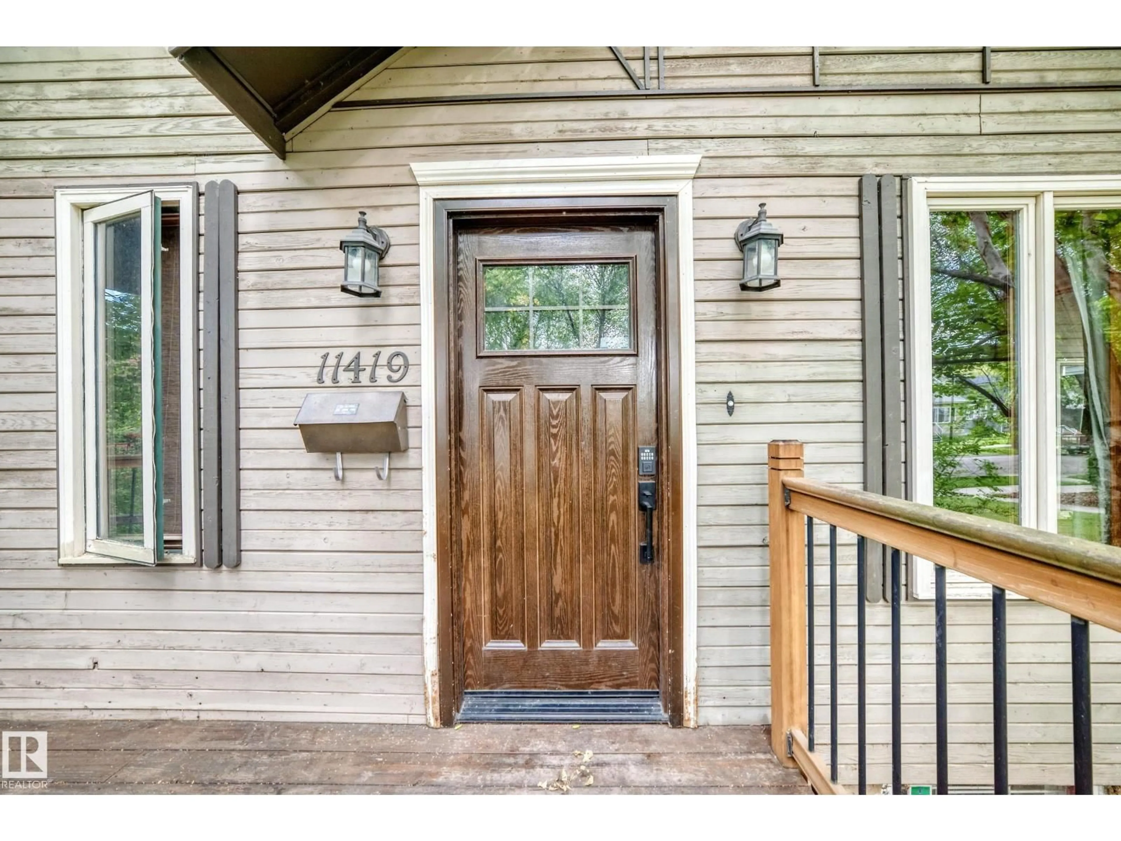 Indoor entryway for NW - 11419 126 ST, Edmonton Alberta T5M0R7