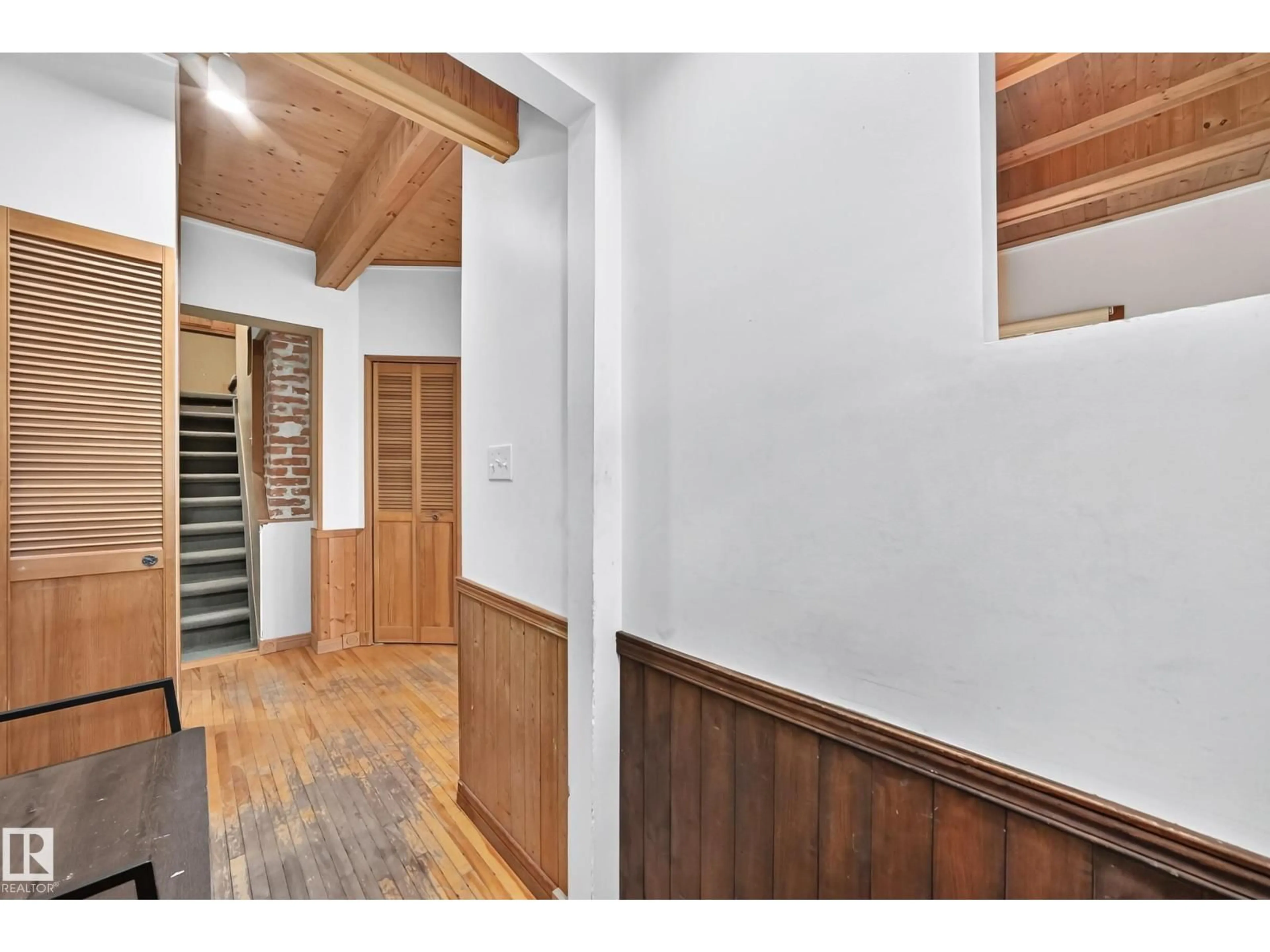 Indoor foyer for NW - 11419 126 ST, Edmonton Alberta T5M0R7
