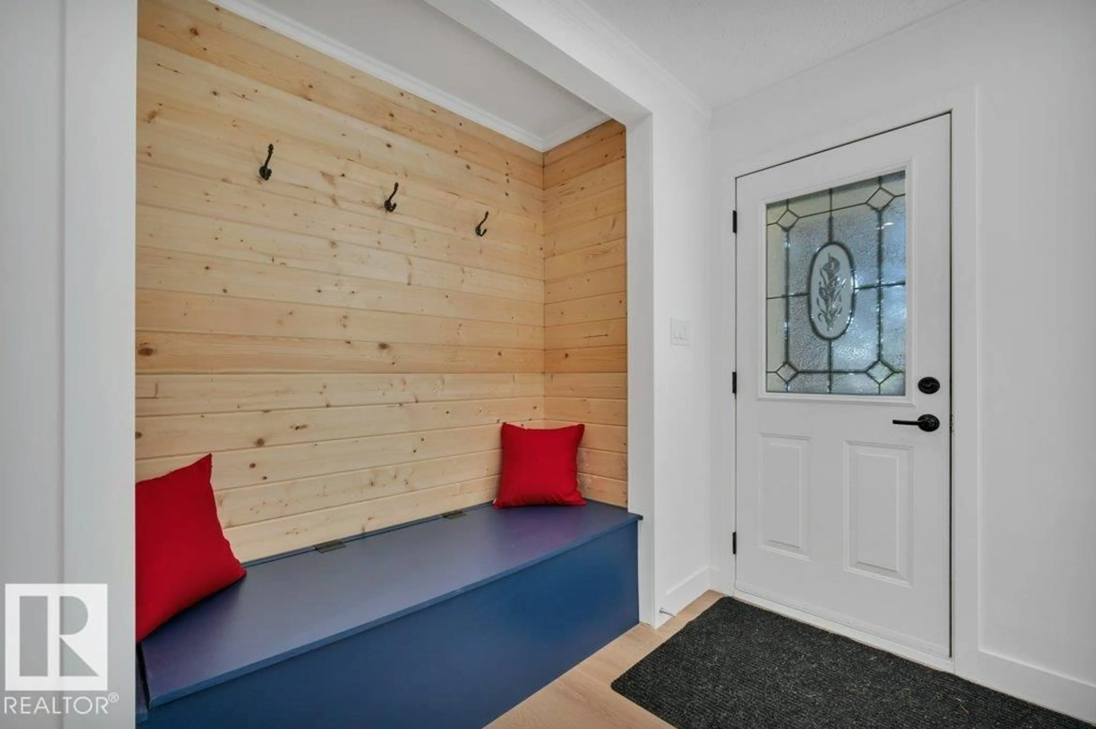 Indoor entryway for 899 ALDER AV, Sherwood Park Alberta T8A1V4