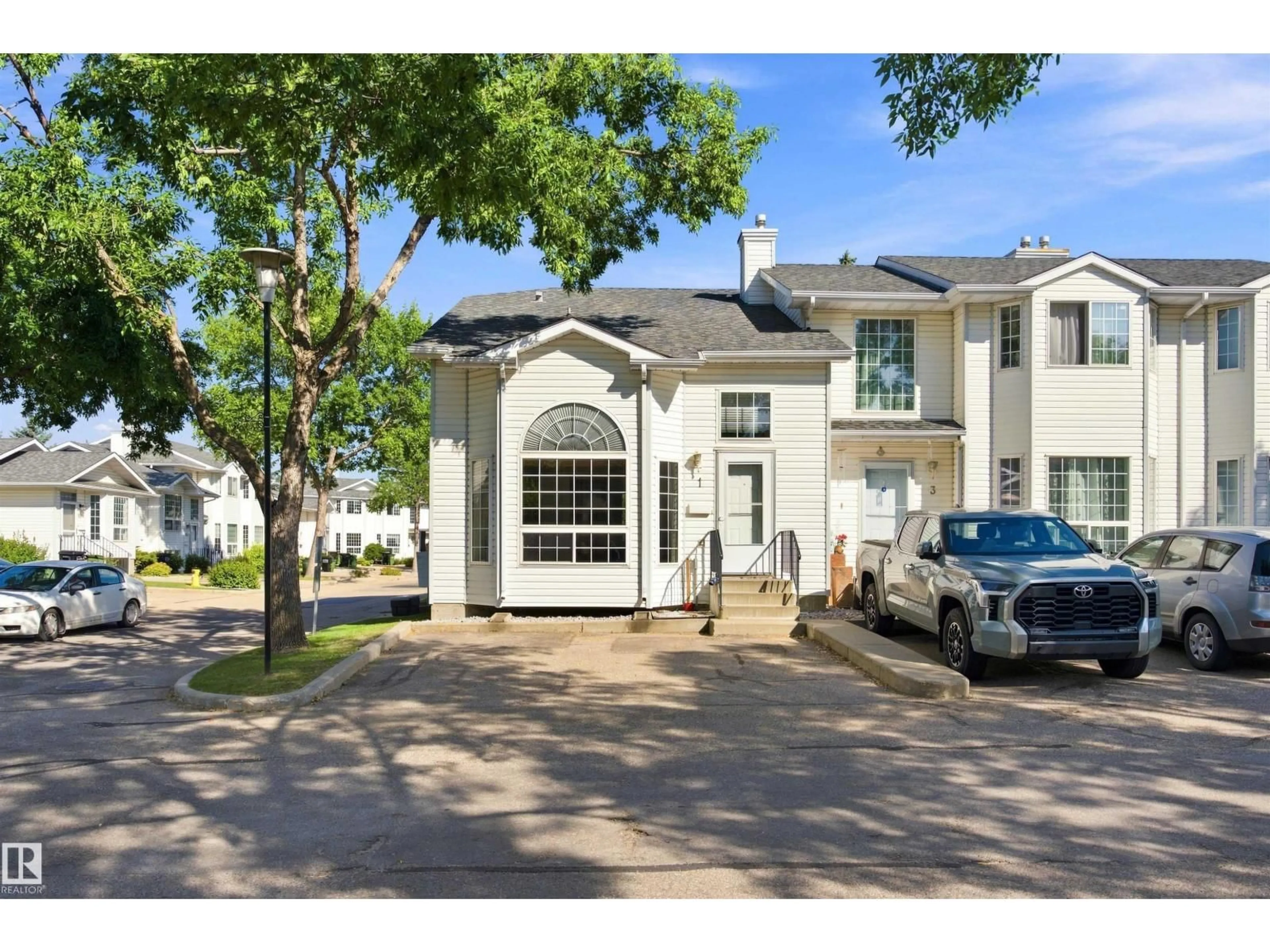 Unknown for 3311 58 ST, Edmonton Alberta T6L6X3