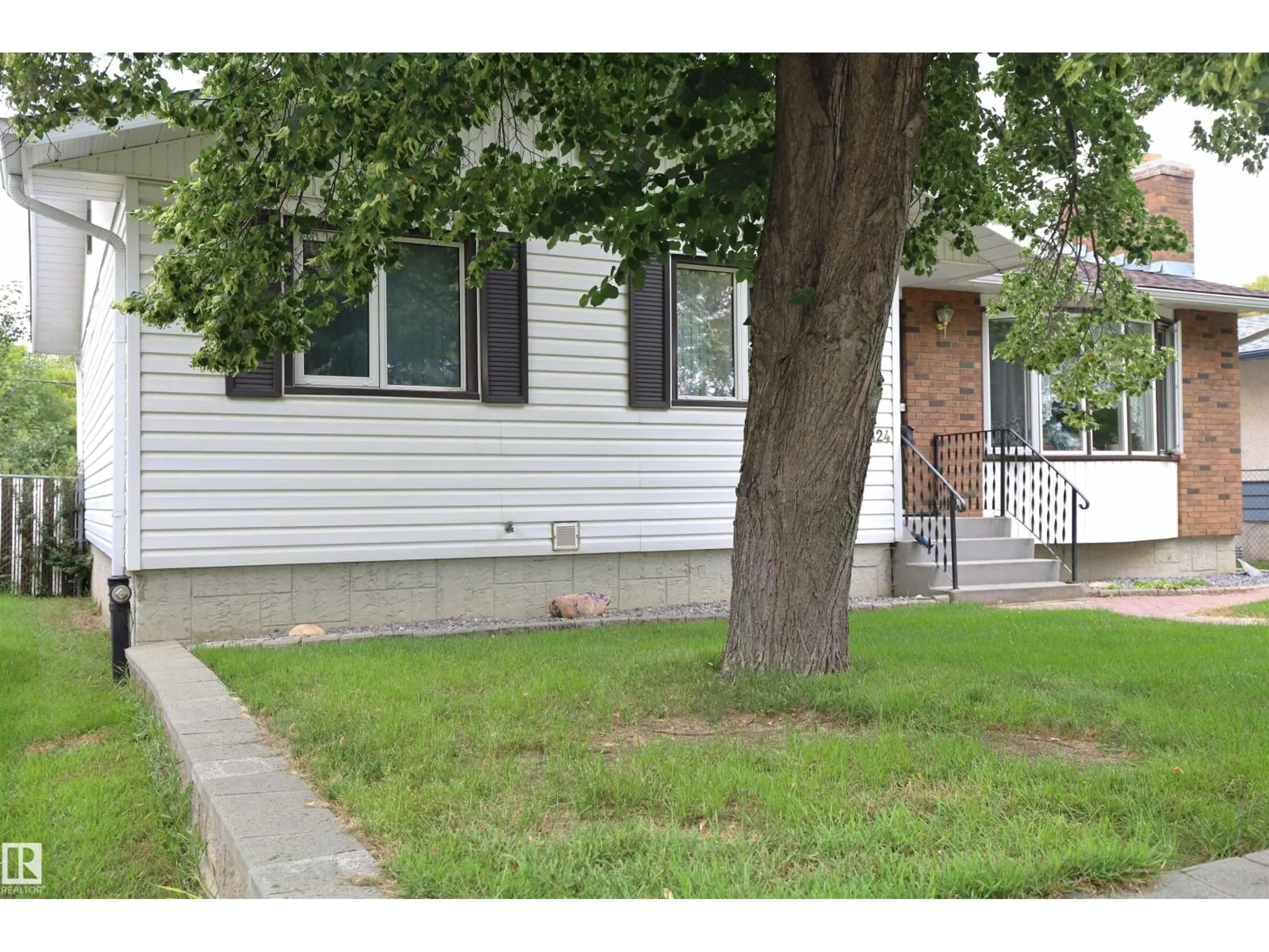 Home with vinyl exterior material, street for NW - 10424 152 ST, Edmonton Alberta T5P1Y6
