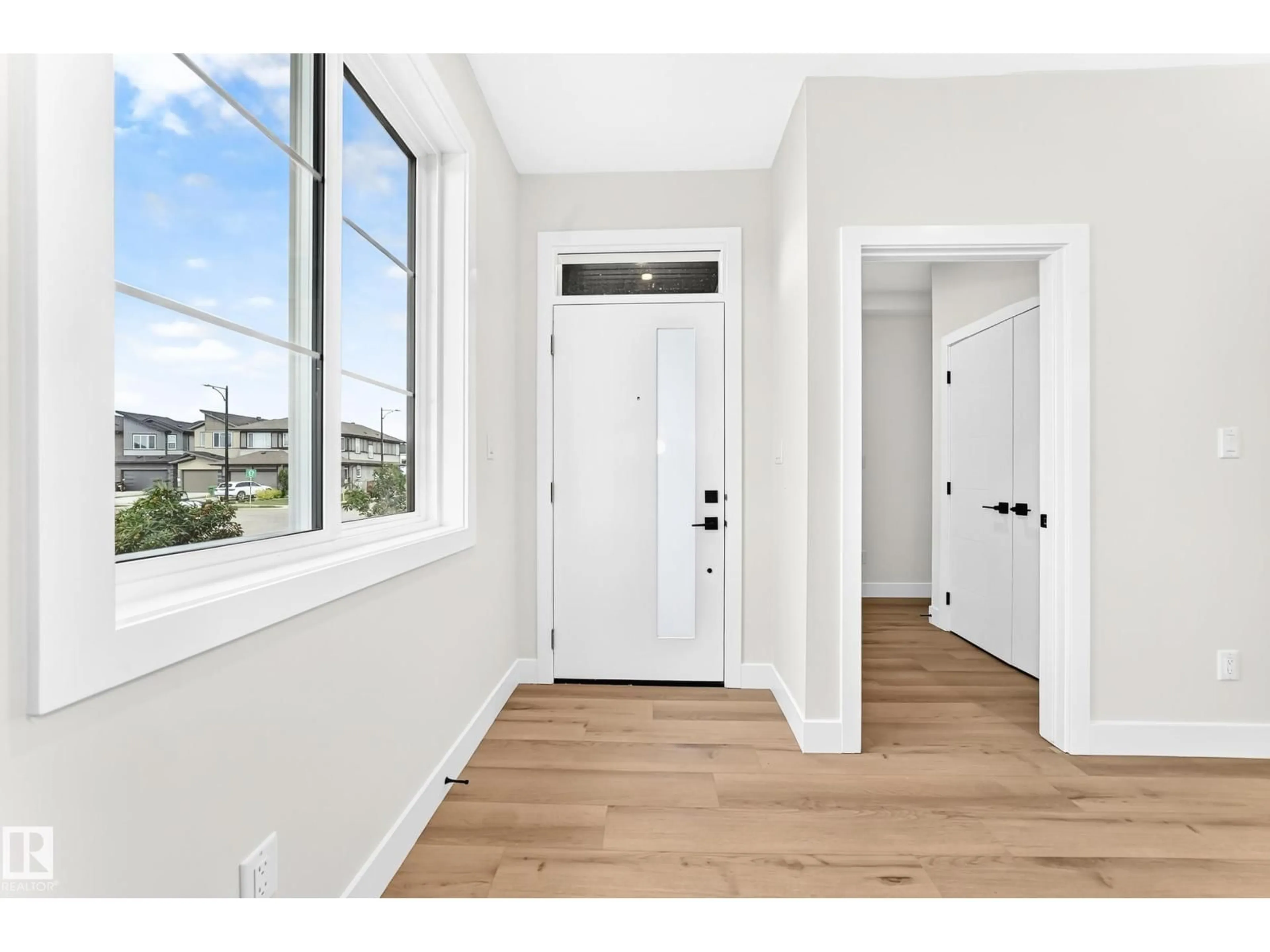Indoor entryway for 1 ELLIOTT WD, Fort Saskatchewan Alberta T8L0Z4
