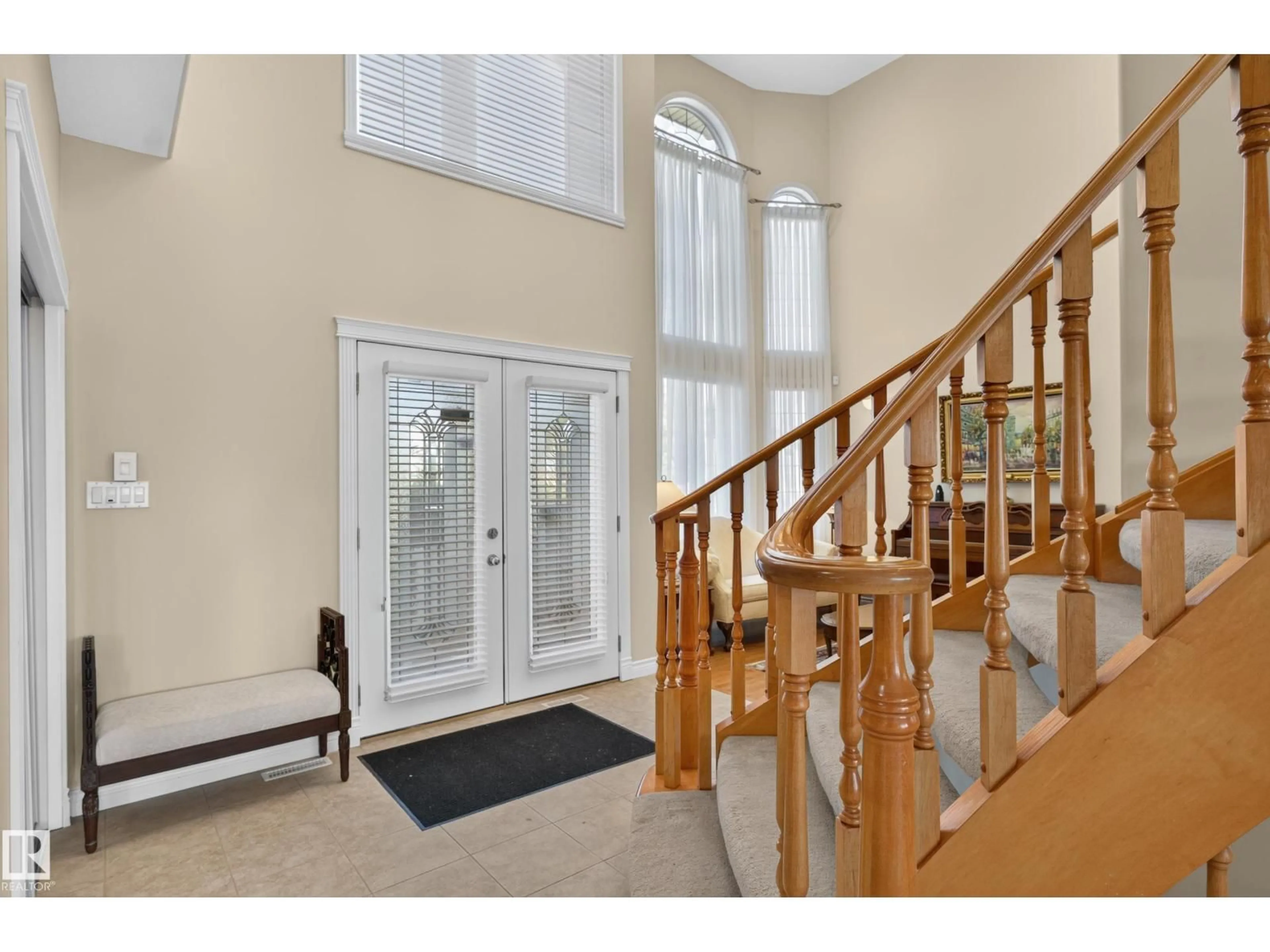 Indoor foyer for NW - 13527 158 AV, Edmonton Alberta T6V1S3