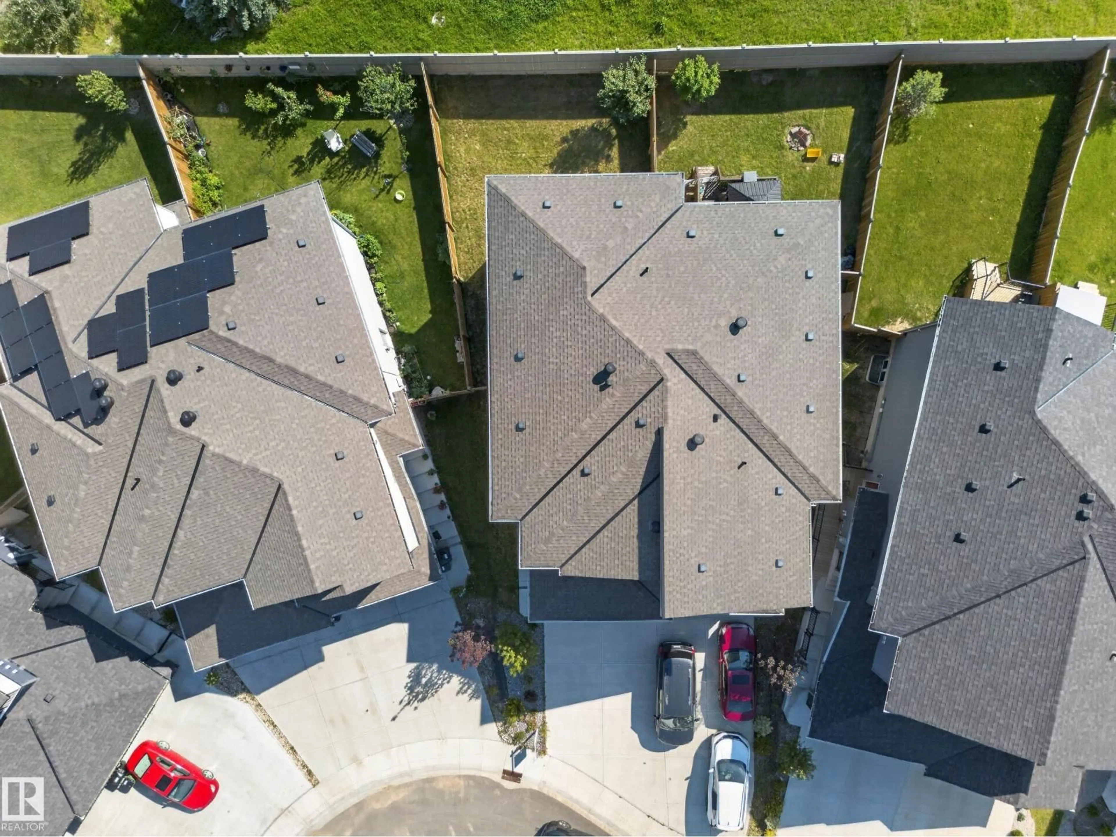 A pic from outside/outdoor area/front of a property/back of a property/a pic from drone, street for 1174 GOLDFINCH CR, Edmonton Alberta T5S0R2