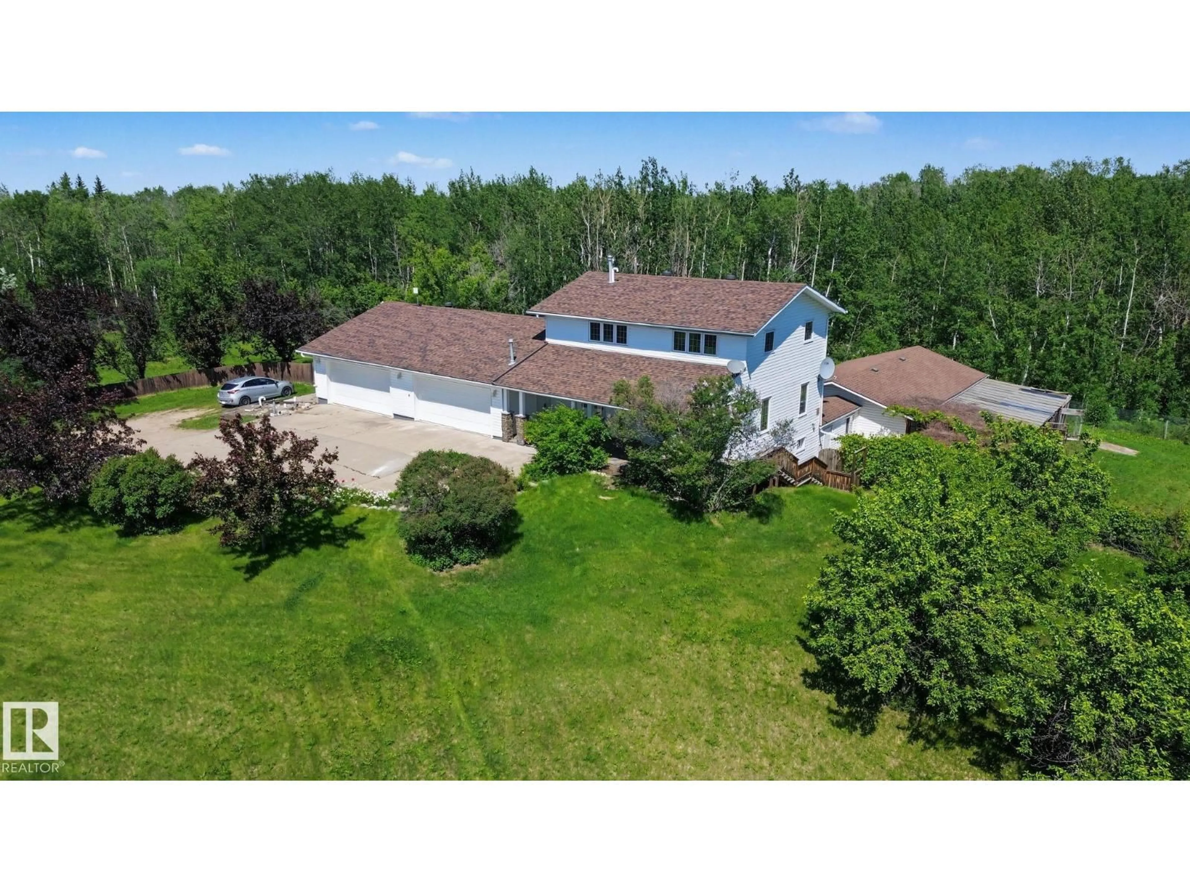 A pic from outside/outdoor area/front of a property/back of a property/a pic from drone, unknown for 51357 RGE ROAD 231, Rural Strathcona County Alberta T8B1K7
